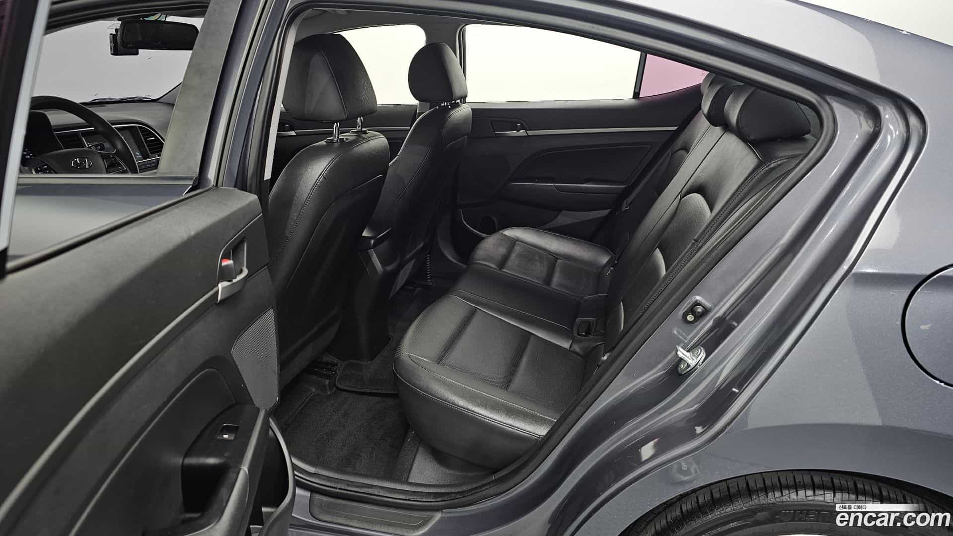 AVANTE Hyundai 2018.2-OPTION-015