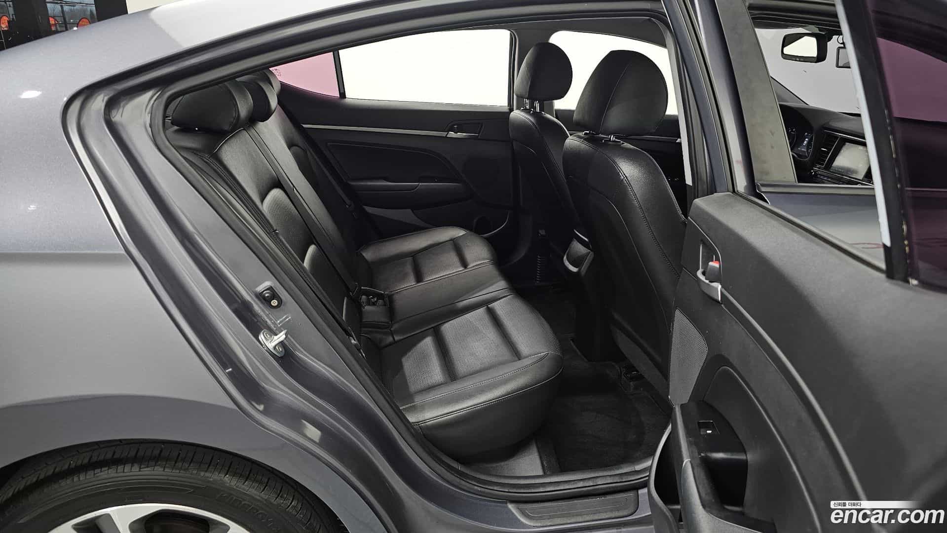 AVANTE Hyundai 2018.2-OPTION-016