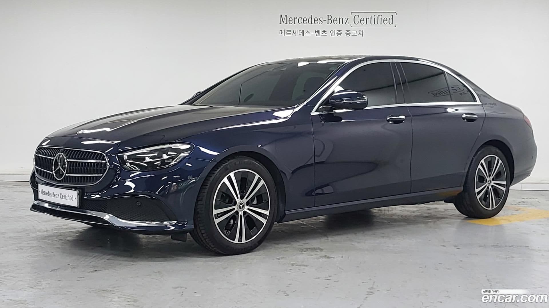 Main__Slider__Photo:E-Class Mercedes-Benz 2022.4-0