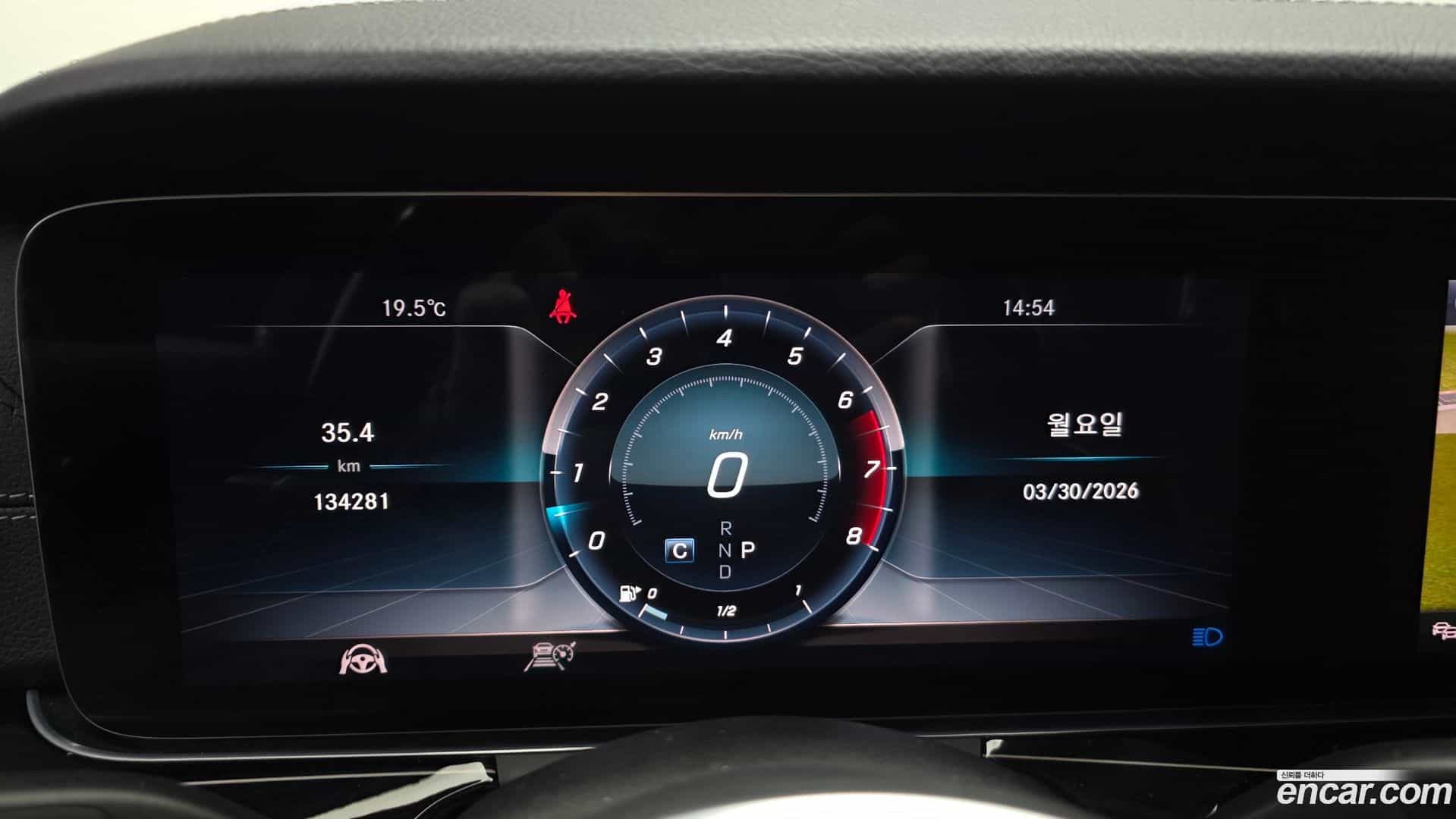 E-Class Mercedes-Benz 2019.9-INNER-008