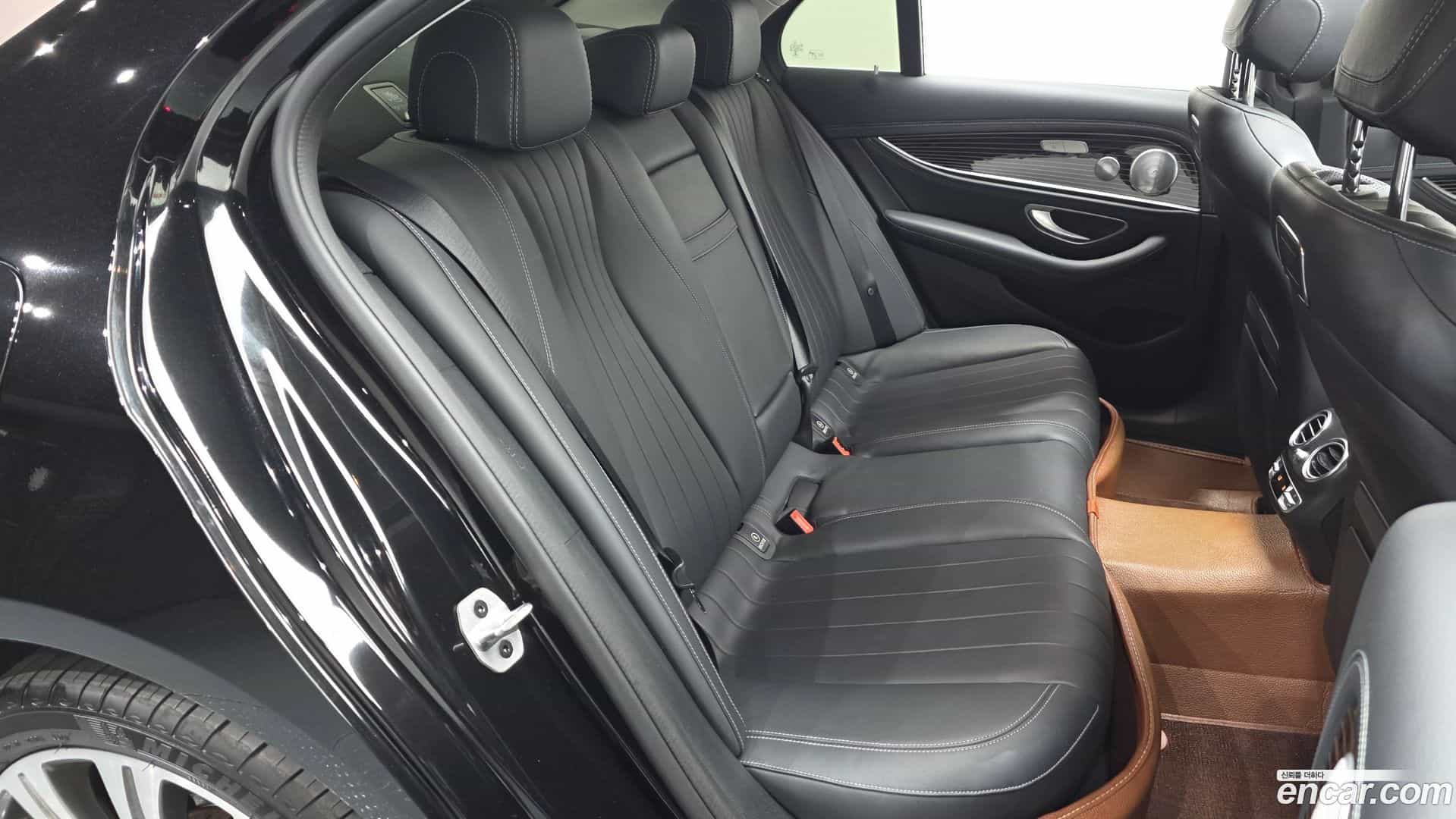E-Class Mercedes-Benz 2019.9-OPTION-015