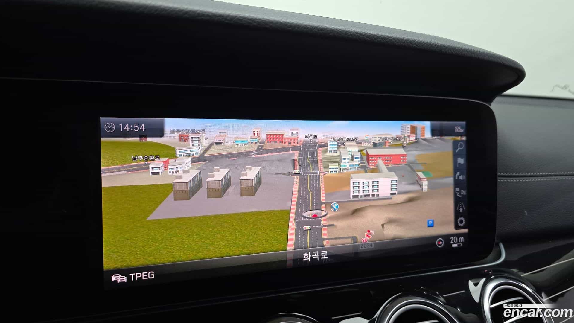 E-Class Mercedes-Benz 2019.9-OPTION-019