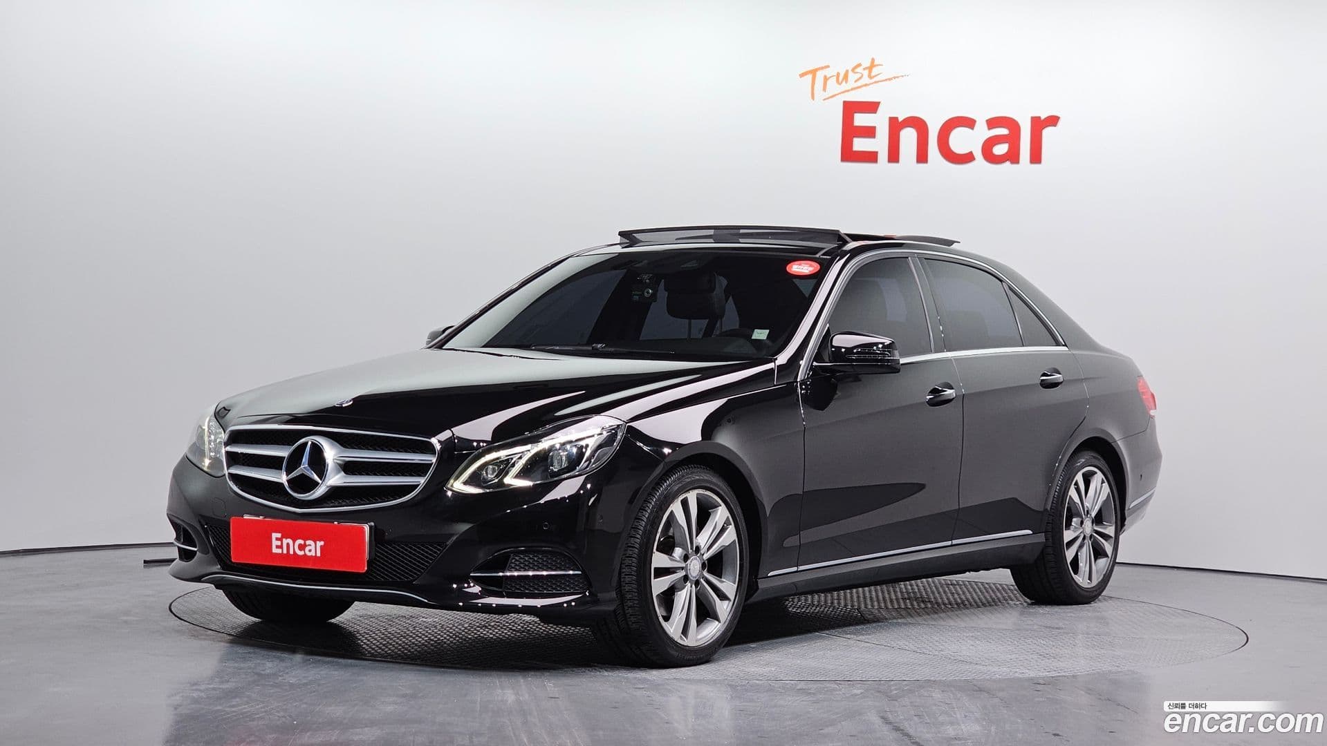 Main__Slider__Photo:E-Class Mercedes-Benz 2014.3-0