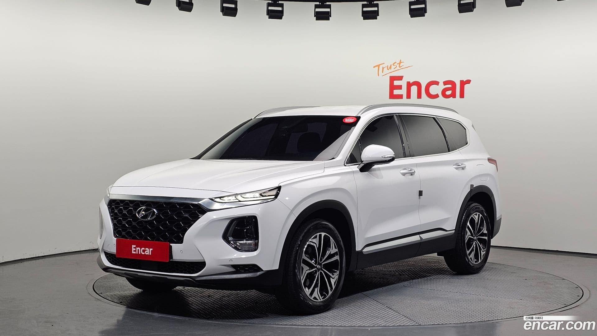 Main__Slider__Photo:Santafe Hyundai 2019.4-0