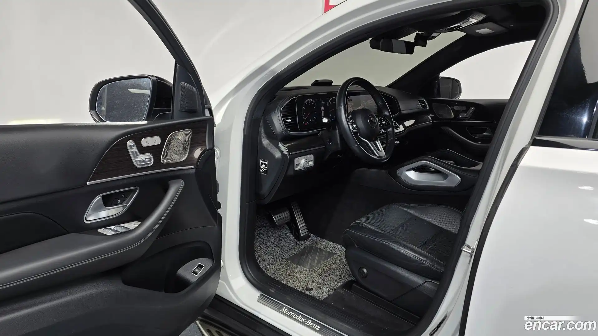 GLE-Class Mercedes-Benz 2022.7-INNER-010