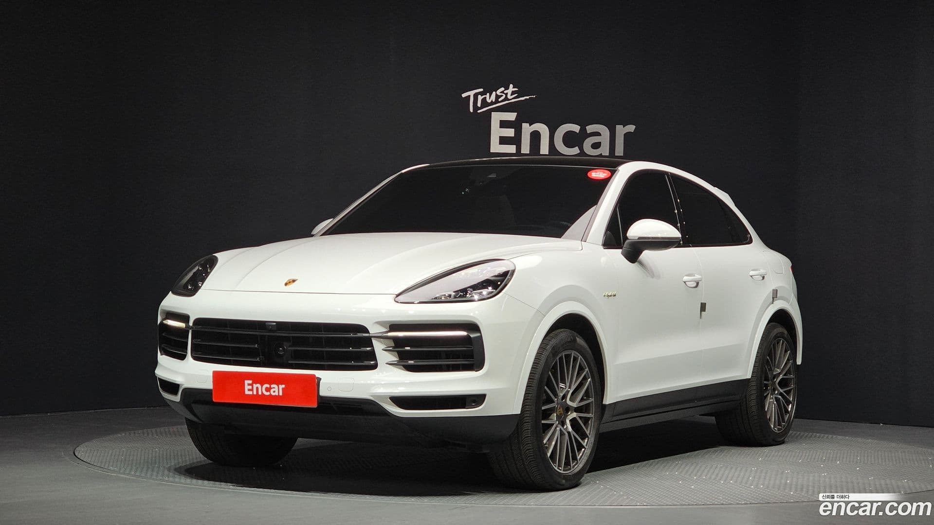 Main__Slider__Photo:Cayenne Porsche 2021.8-0