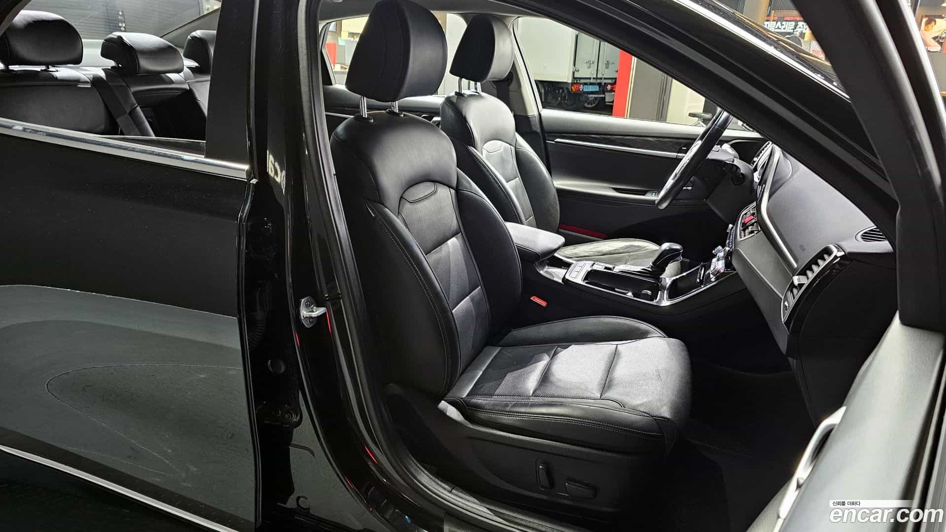 Grandeur Hyundai 2018.7-OPTION-016