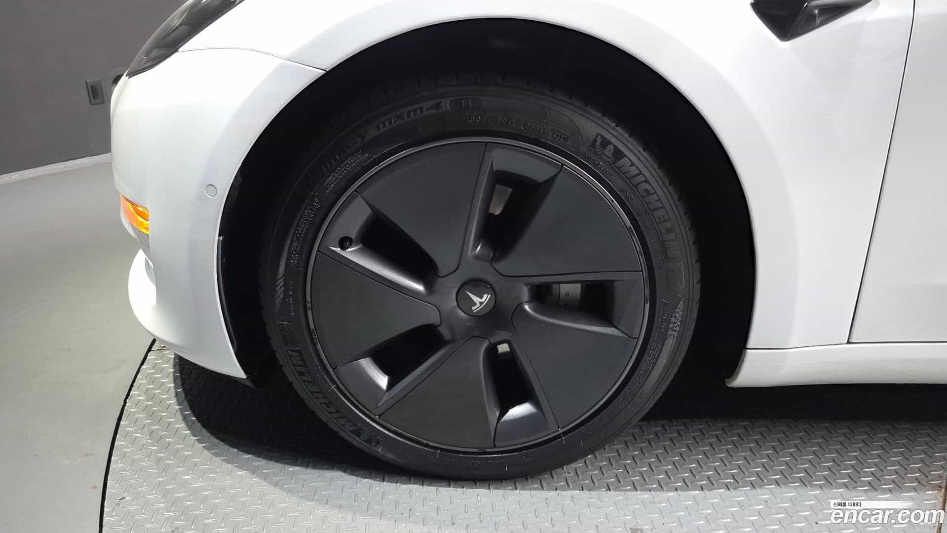 Model 3 Tesla 2022.2-OUTER-005