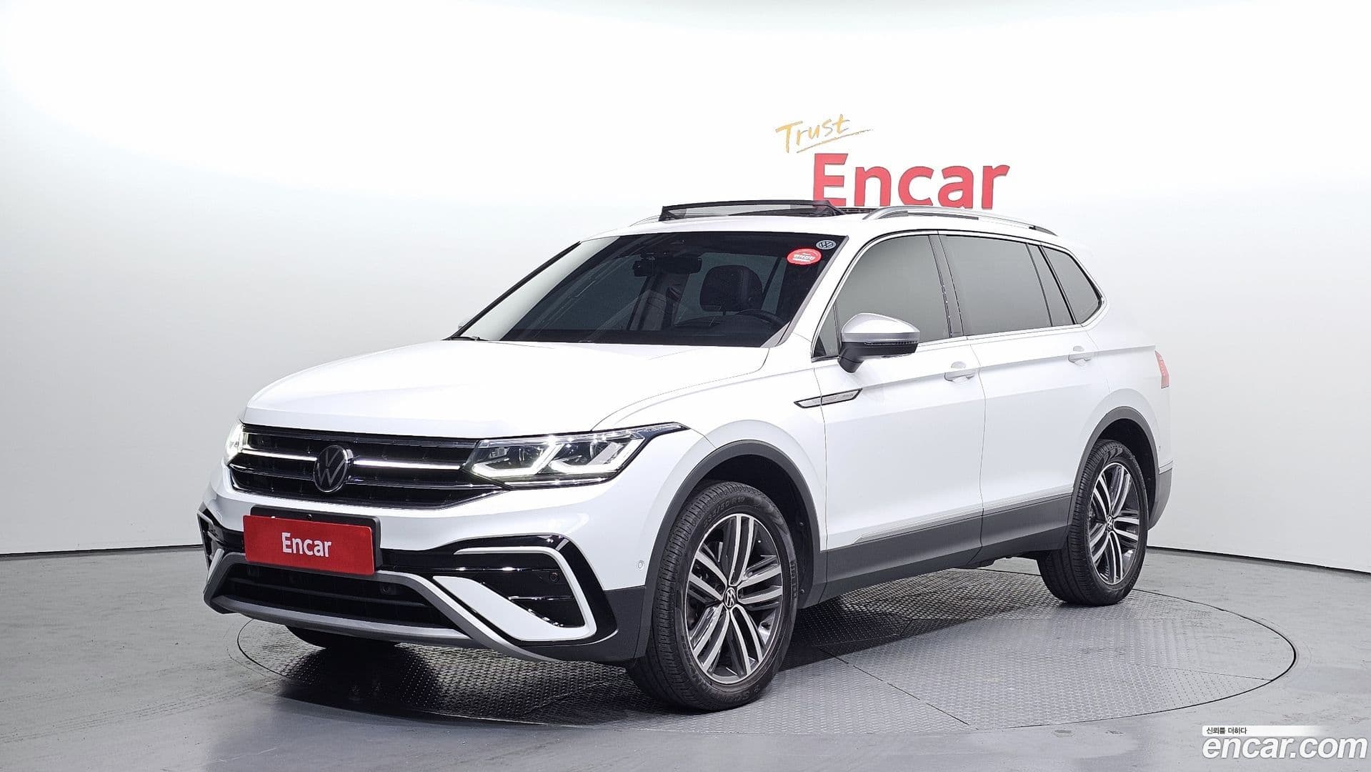 Main__Slider__Photo:Tiguan Volkswagen 2023.6-0