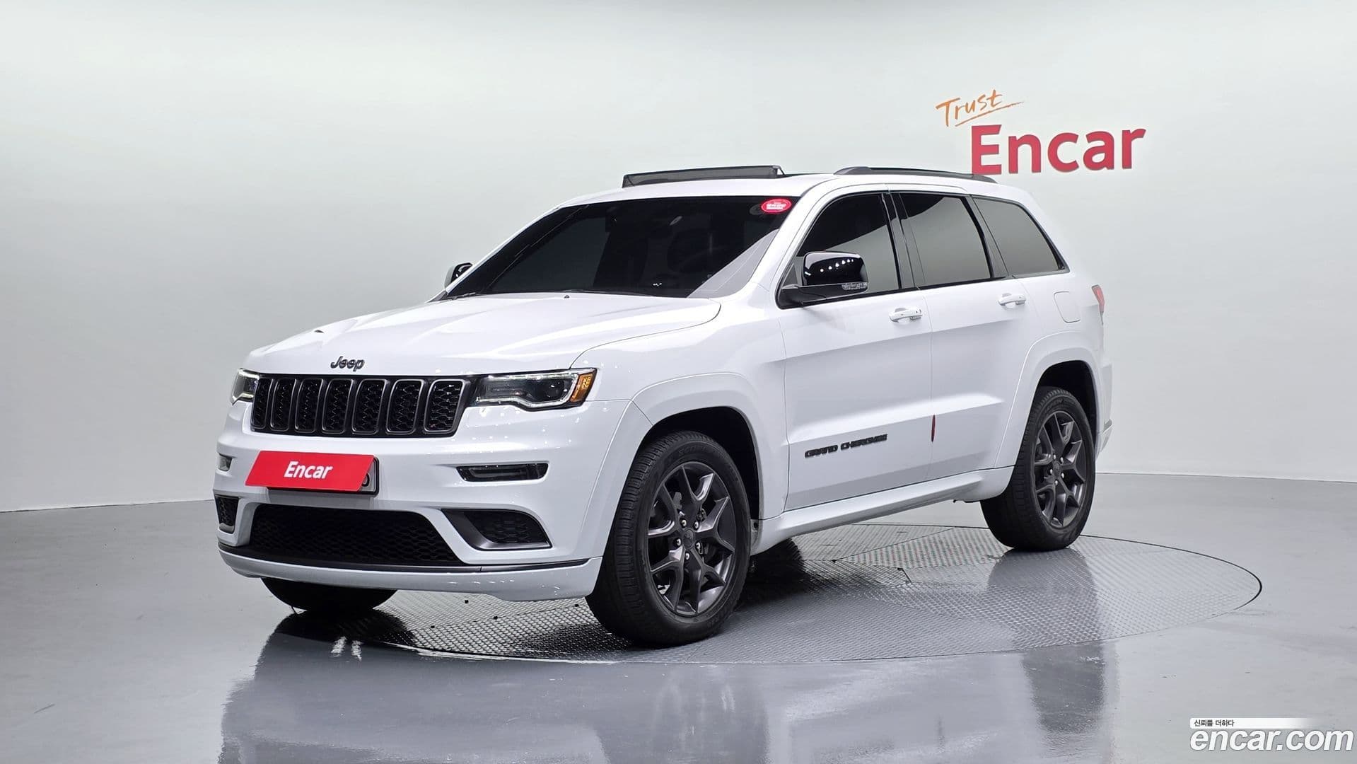 Main__Slider__Photo:Cherokee Jeep 2020.5-0