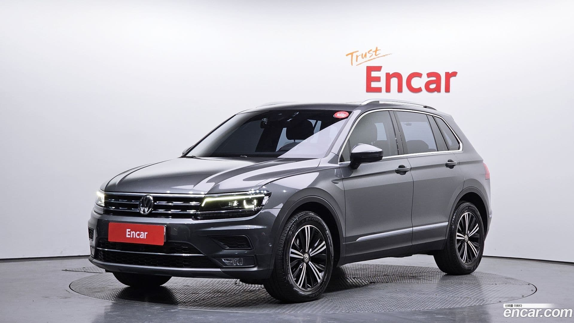 Main__Slider__Photo:Tiguan Volkswagen 2019.10-0