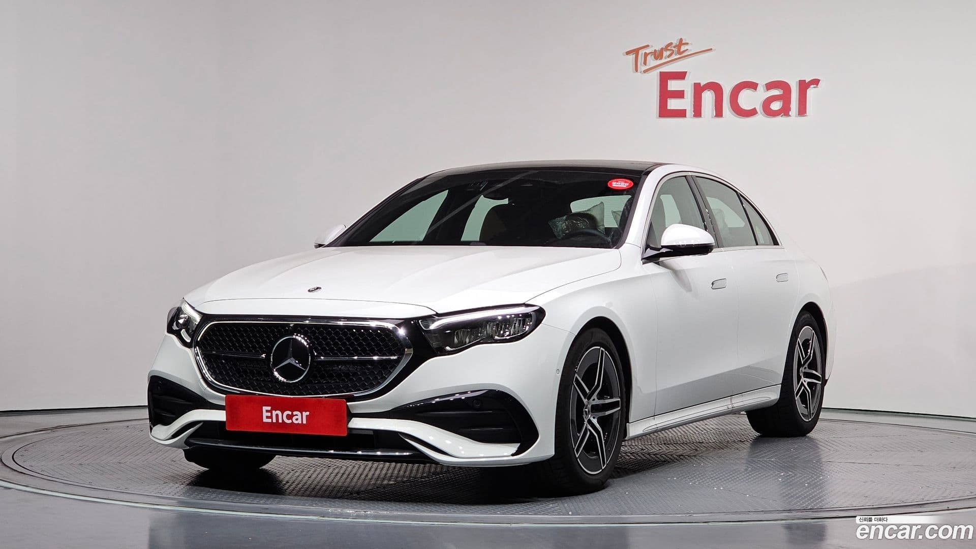 Main__Slider__Photo:E-Class Mercedes-Benz 2025.8-0