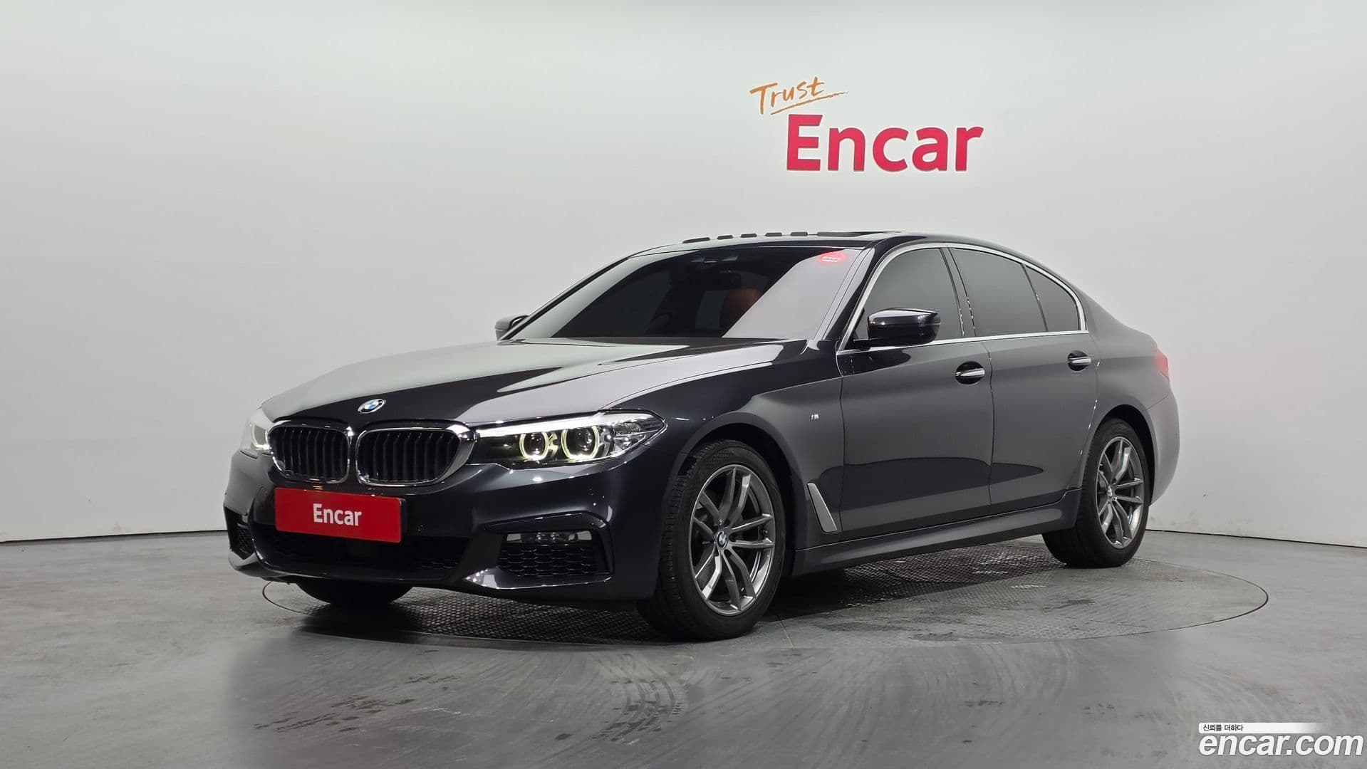 Main__Slider__Photo:5-Series BMW 2017.9-0