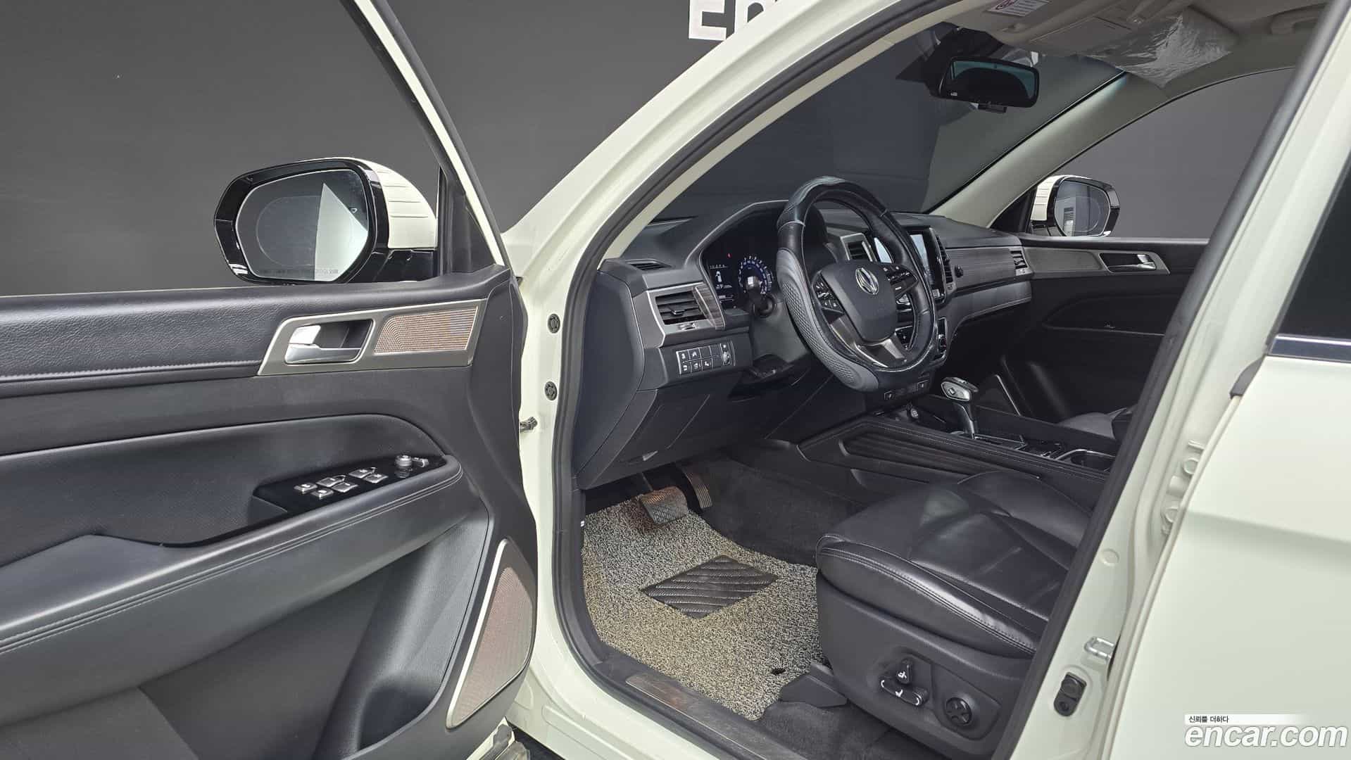 Rexton KG Mobility 2019.2-INNER-010