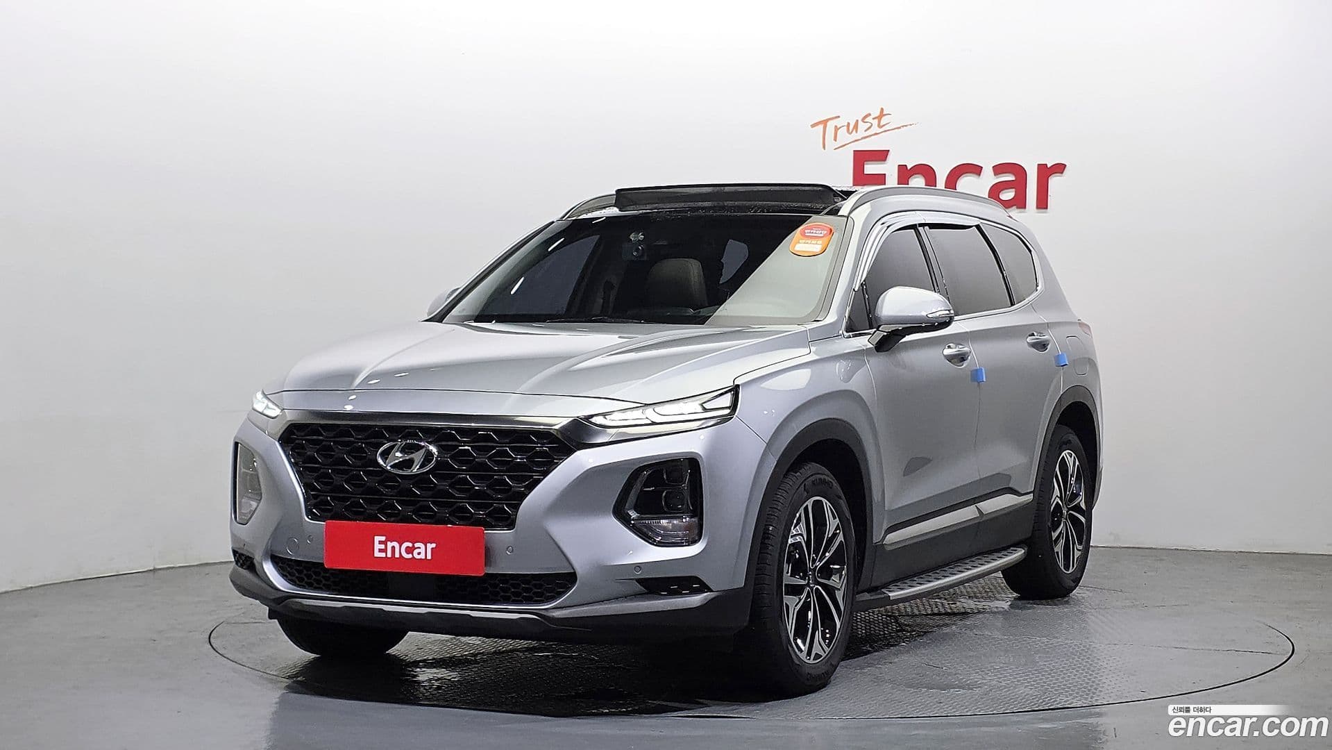 Main__Slider__Photo:Santafe Hyundai 2018.3-0