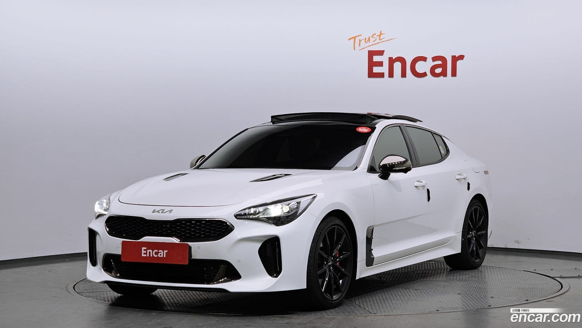 Main__Slider__Photo:Stinger Kia 2022.5-0