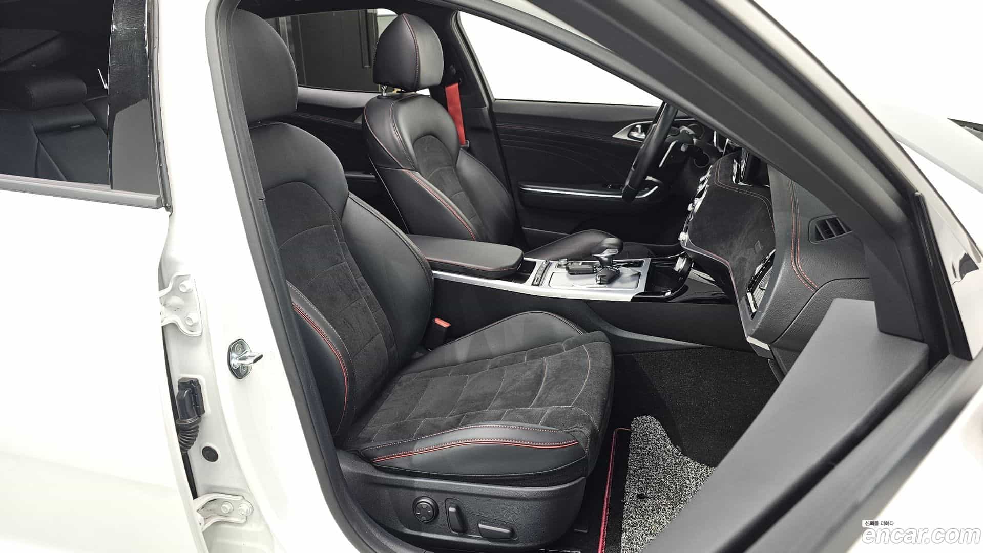 Stinger Kia 2022.5-INNER-010