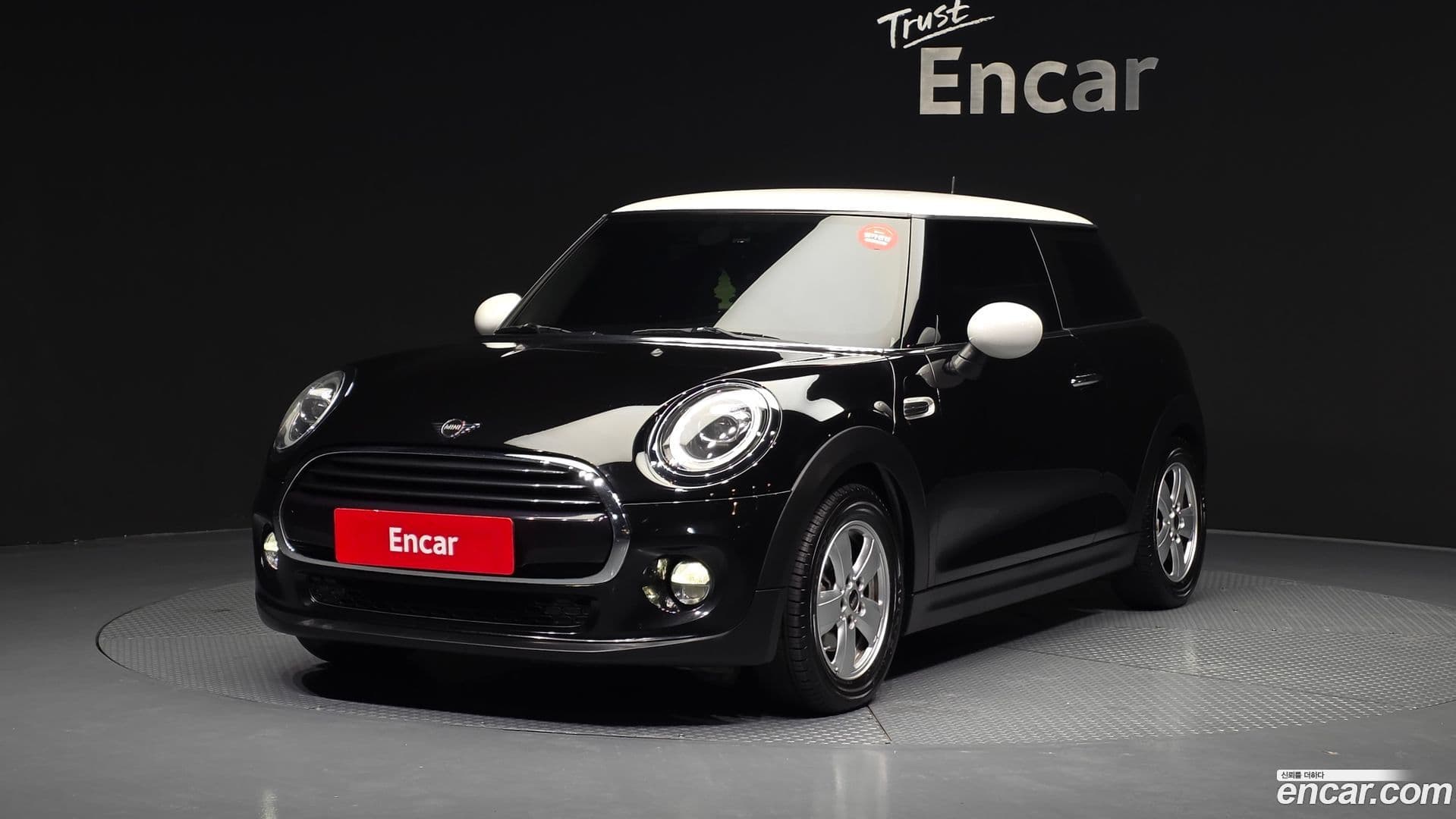 Main__Slider__Photo:Cooper Mini 2019.6-0