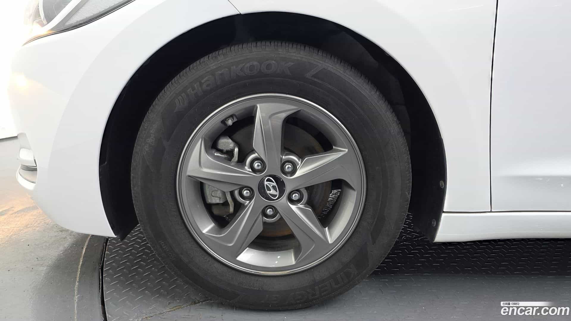 AVANTE Hyundai 2016.8-OUTER-005