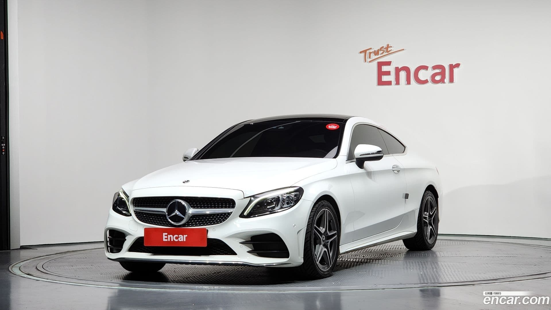 Main__Slider__Photo:C-Class Mercedes-Benz 2020.4-0