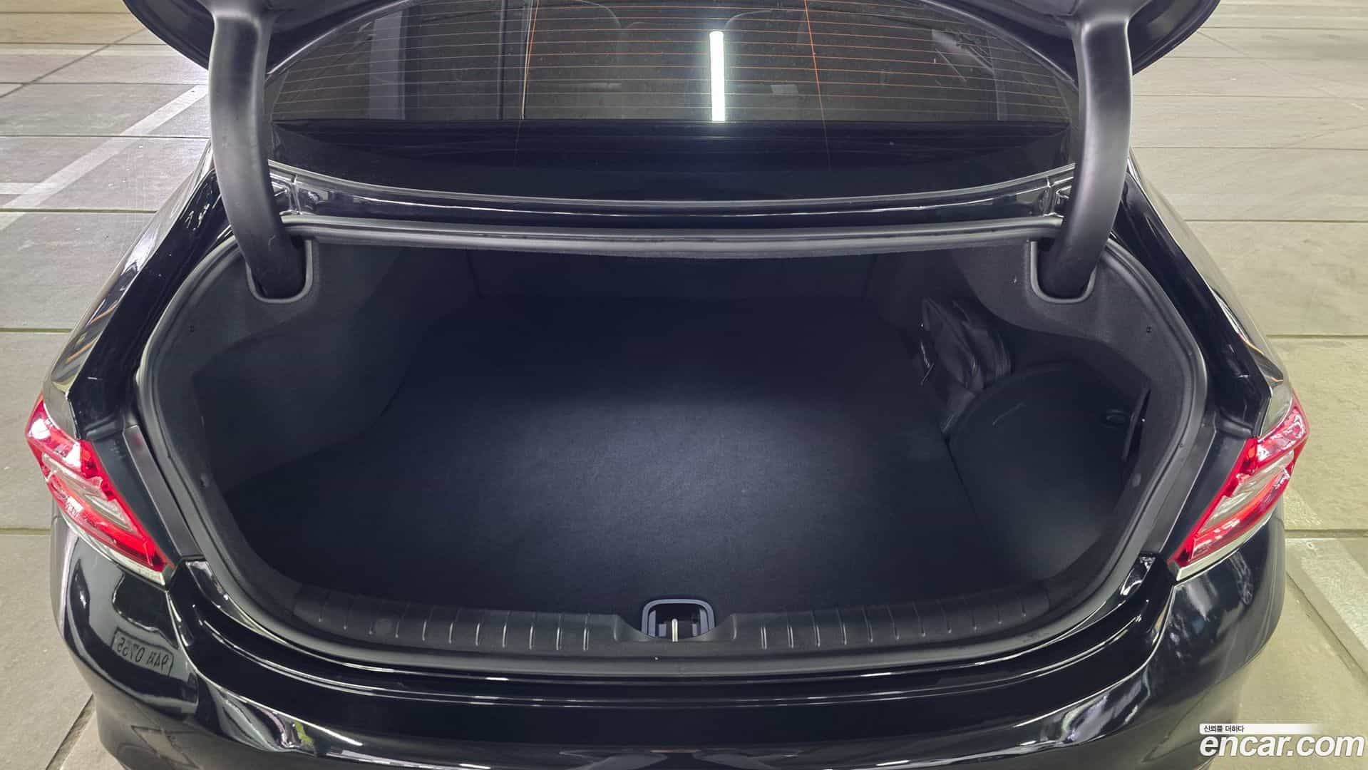 Grandeur Hyundai 2018.6-OPTION-017