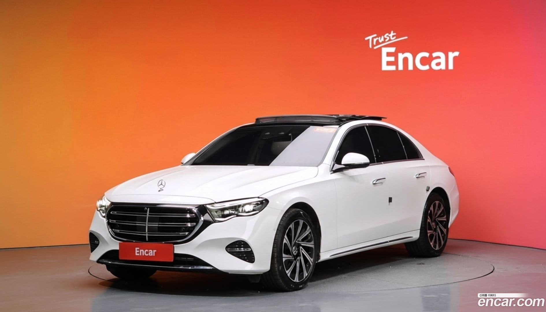 Main__Slider__Photo:E-Class Mercedes-Benz 2024.9-0