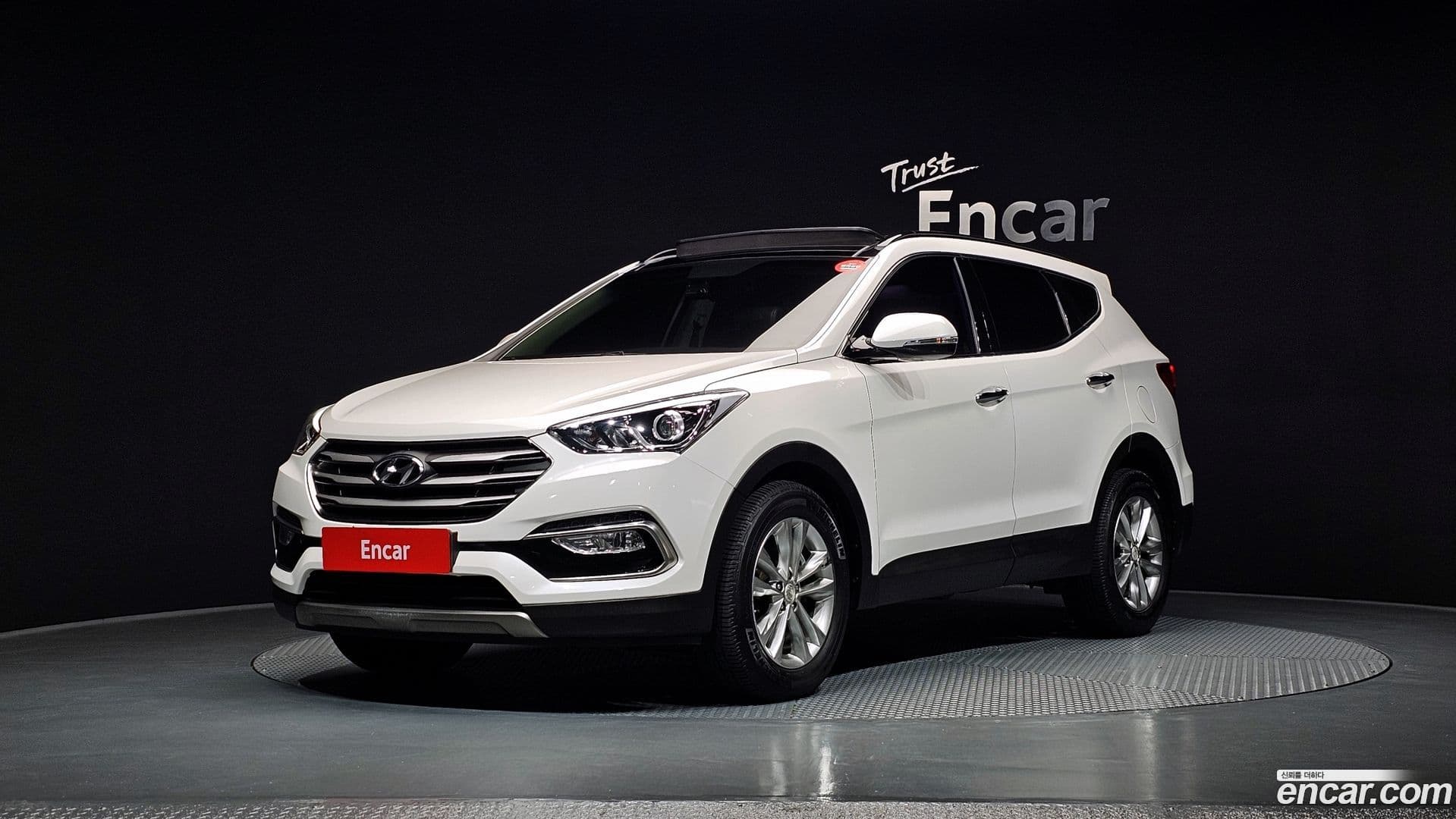 Main__Slider__Photo:Santafe Hyundai 2015.5-0