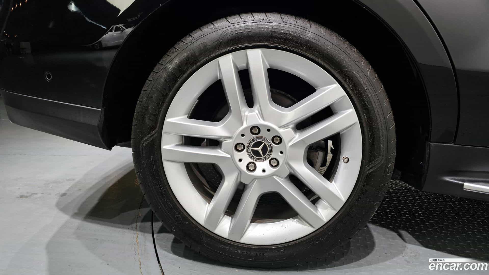 GLE-Class Mercedes-Benz 2018.6-OUTER-005