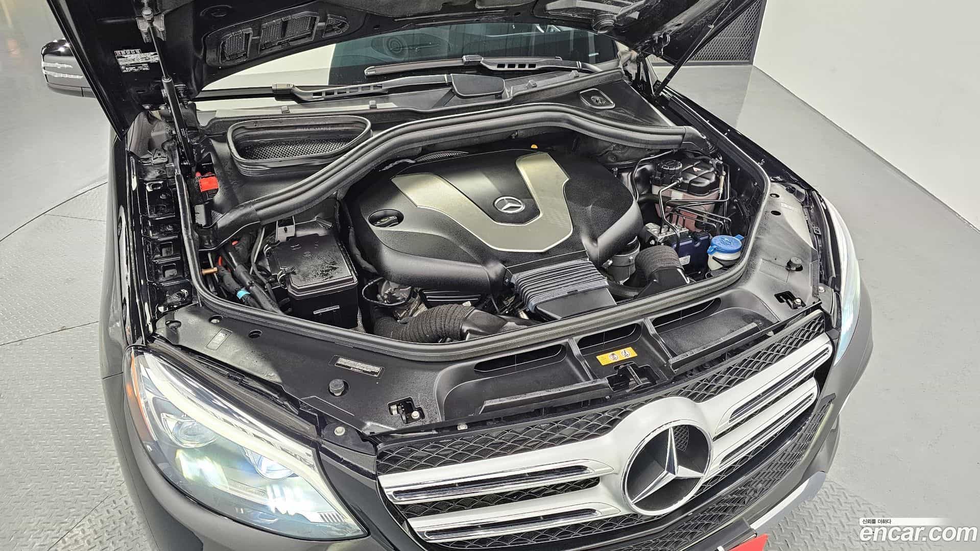 GLE-Class Mercedes-Benz 2018.6-OUTER-006