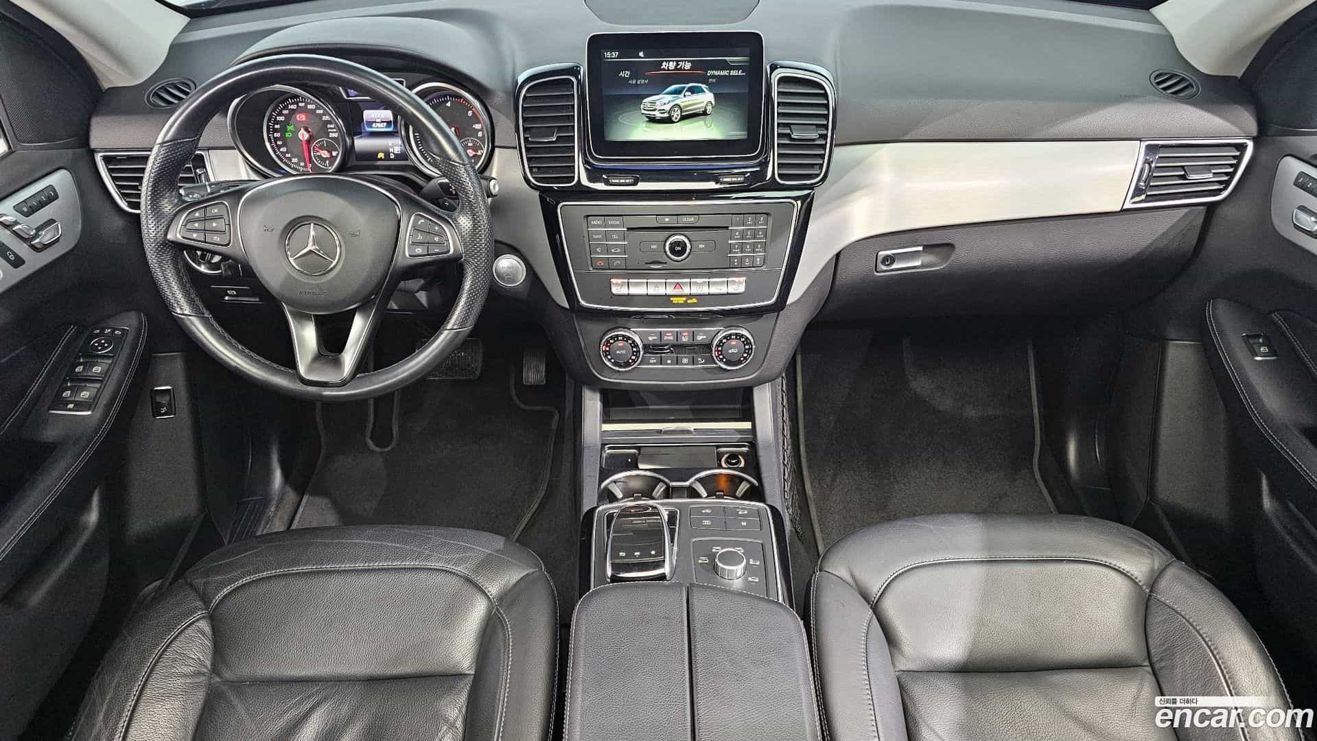 GLE-Class Mercedes-Benz 2018.6-INNER-007