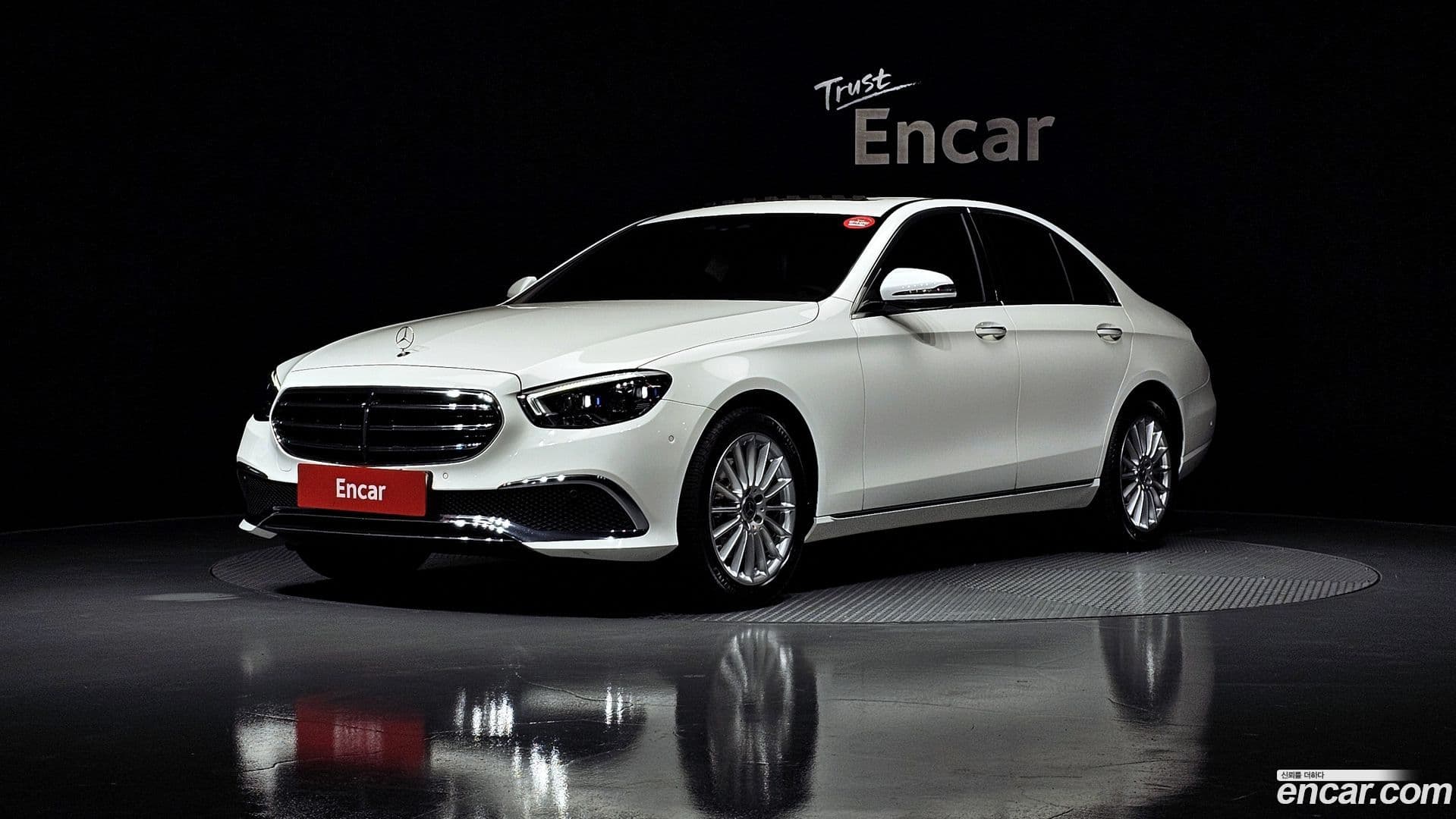 Main__Slider__Photo:E-Class Mercedes-Benz 2020.11-0