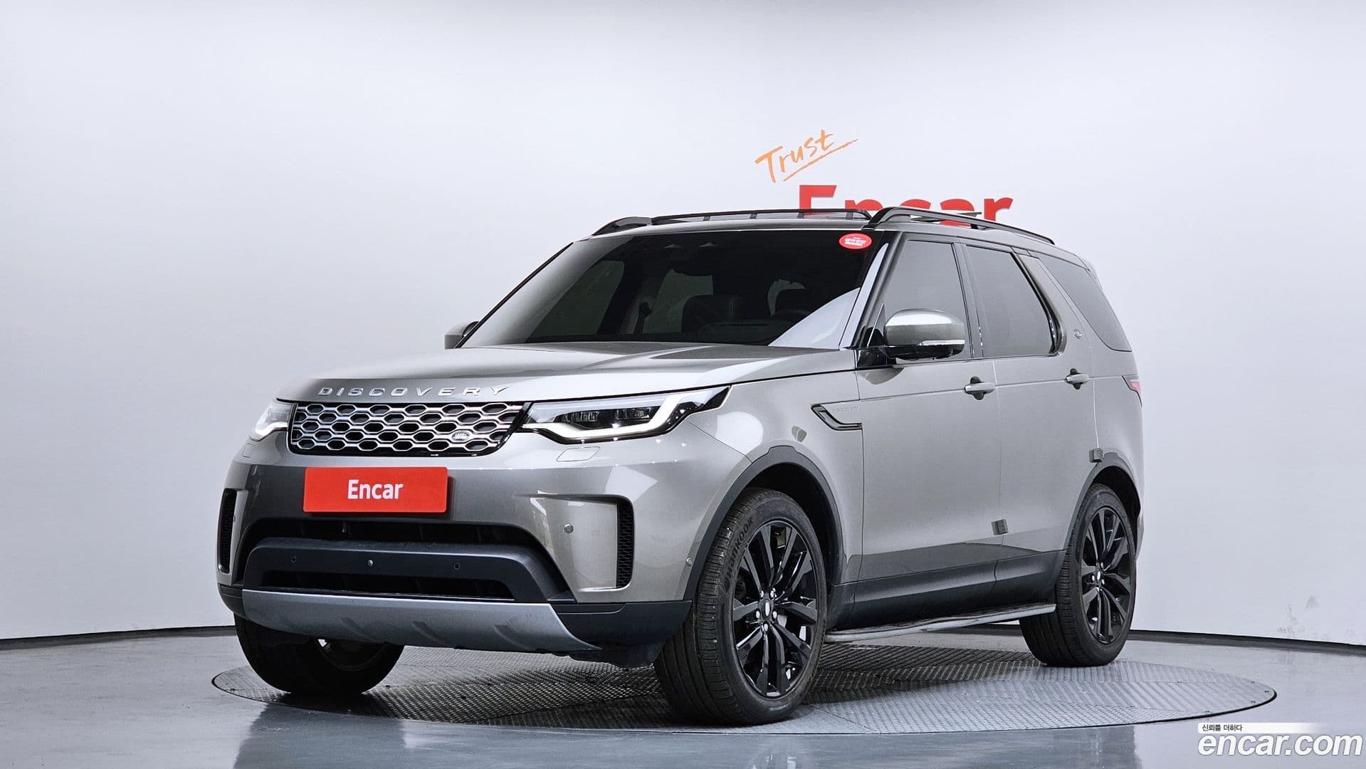 Main__Slider__Photo:Discovery Land Rover 2023.5-0