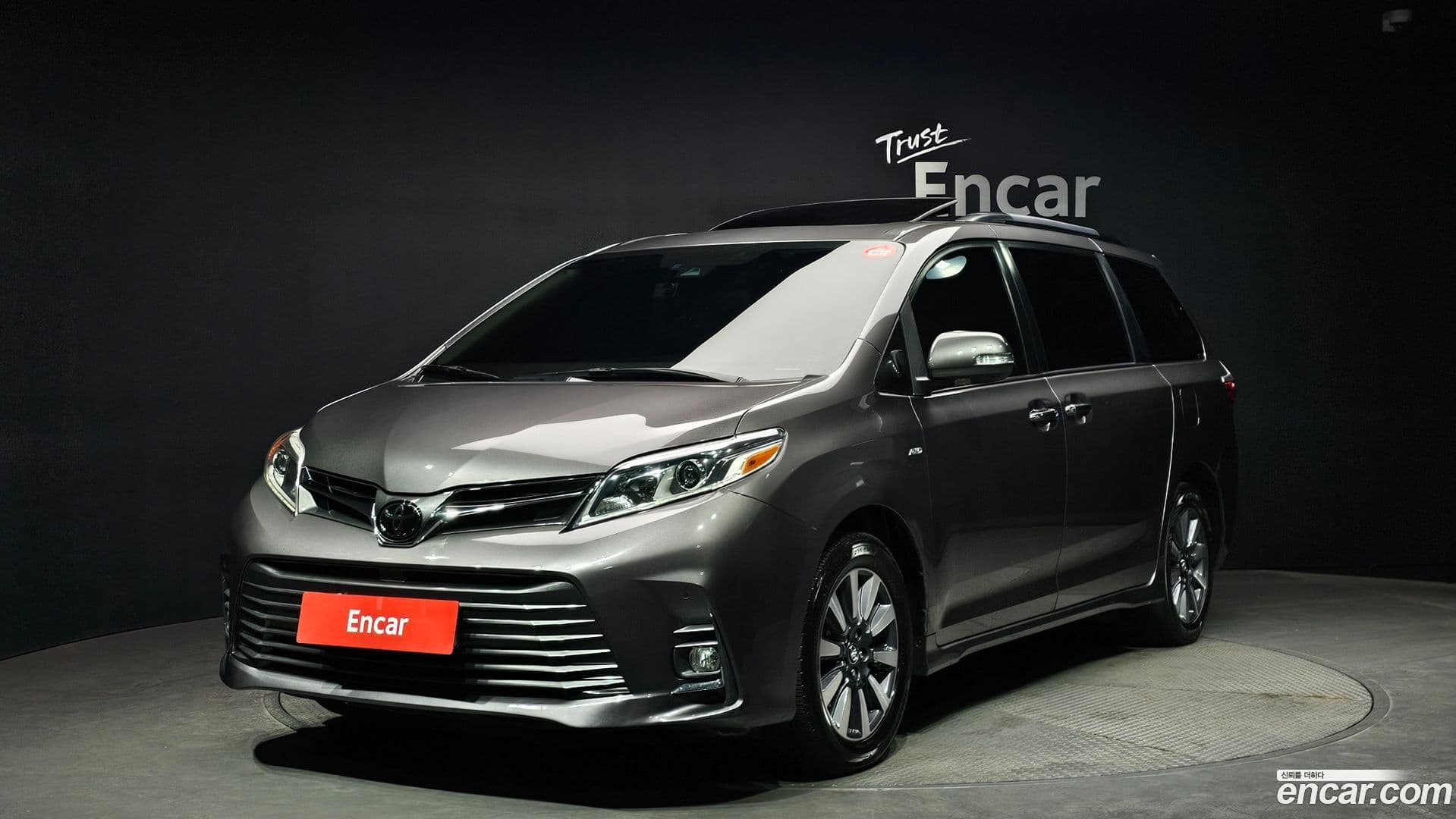 Main__Slider__Photo:Sienna Toyota 2020.10-0