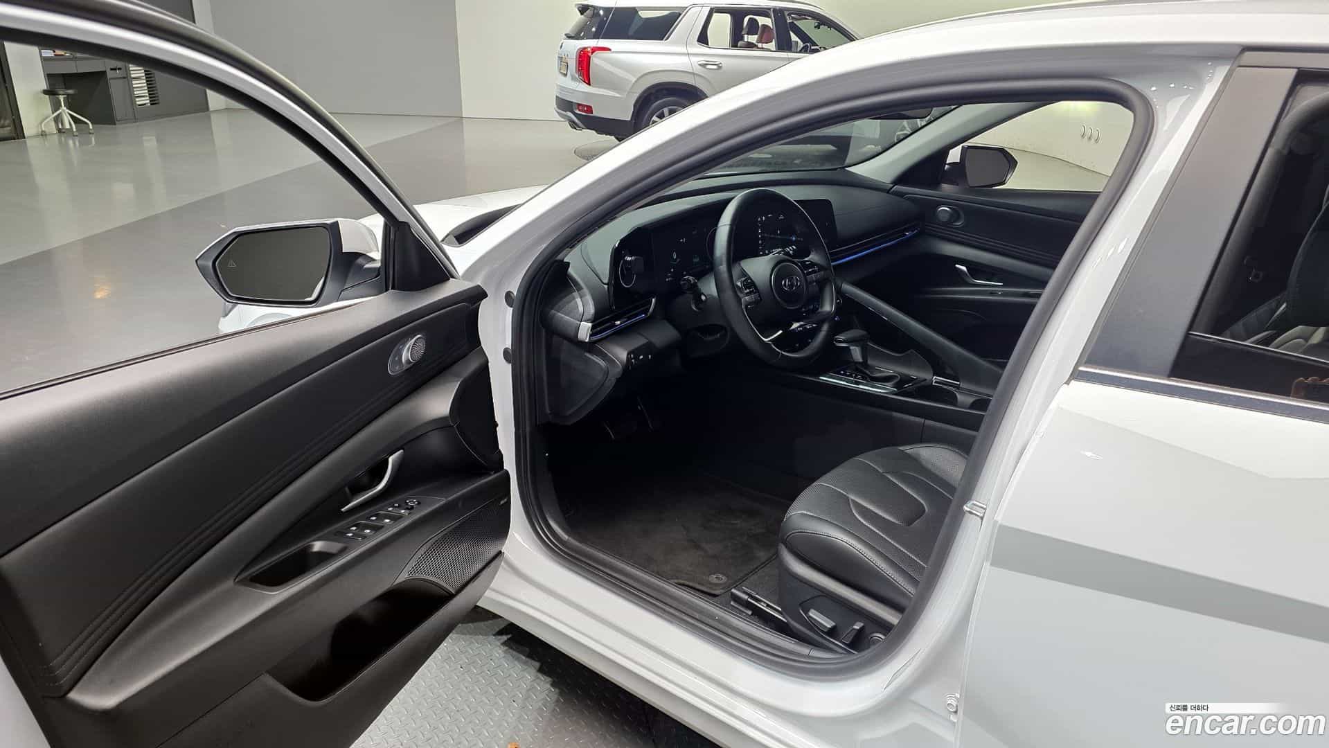 AVANTE Hyundai 2021.0-INNER-010
