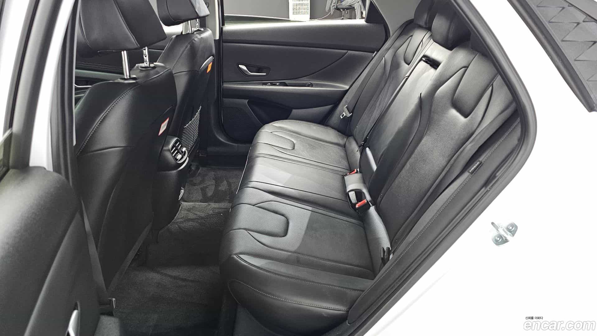 AVANTE Hyundai 2024.10-OPTION-016