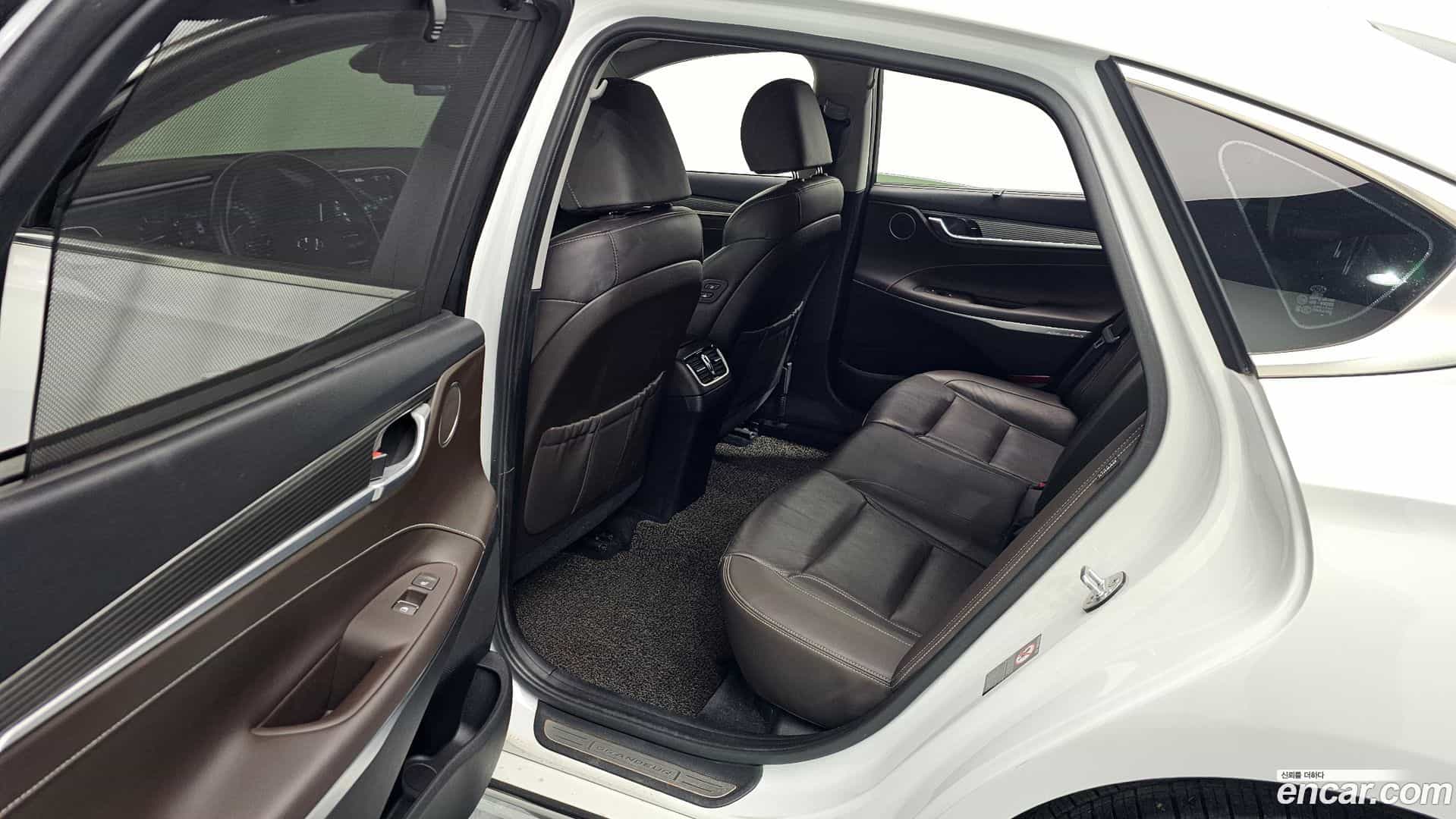Grandeur Hyundai 2018.6-OPTION-016
