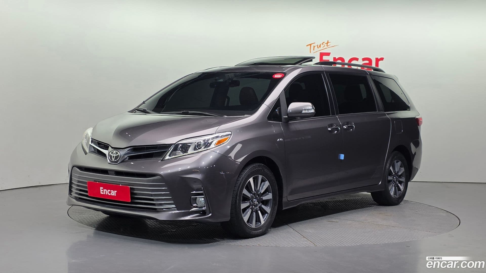 Main__Slider__Photo:Sienna Toyota 2018.2-0