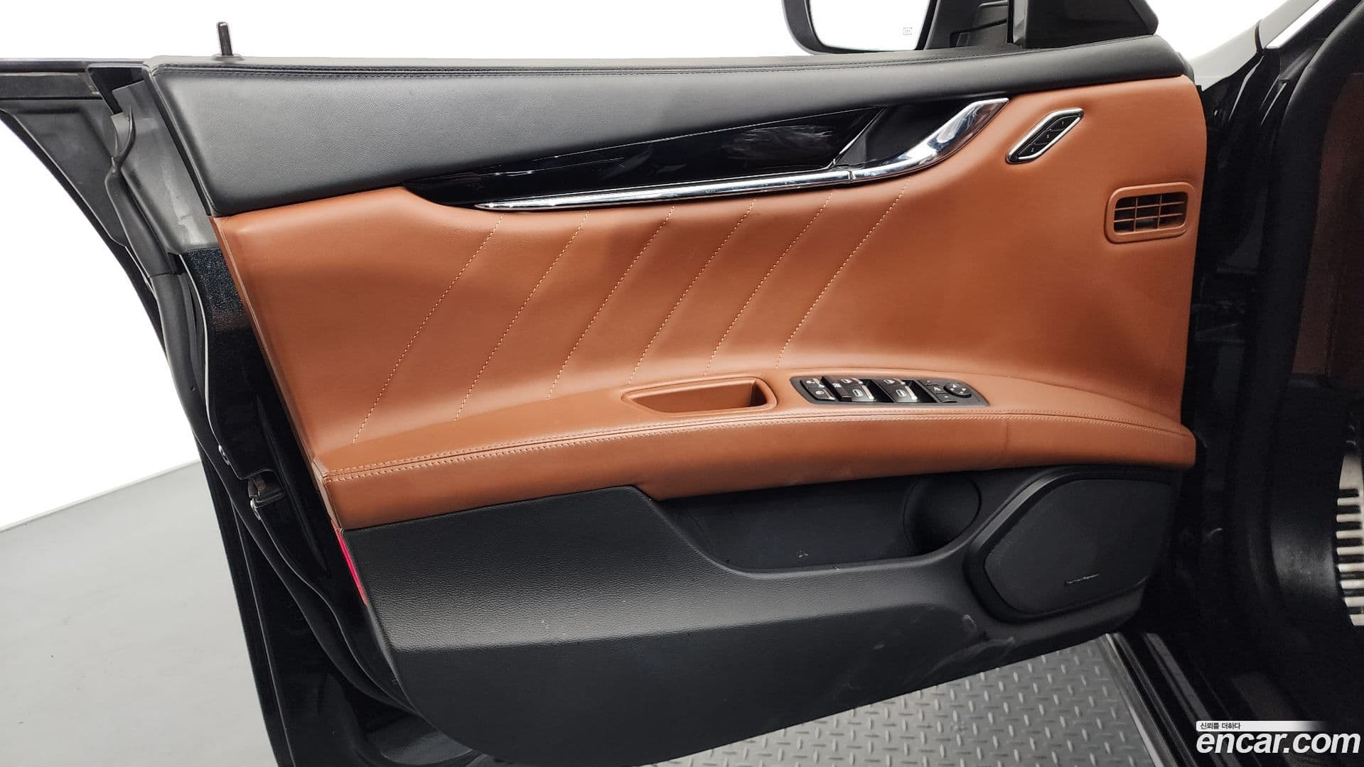 Main__Slider__Photo:Quattroporte Maserati 2020.11-23