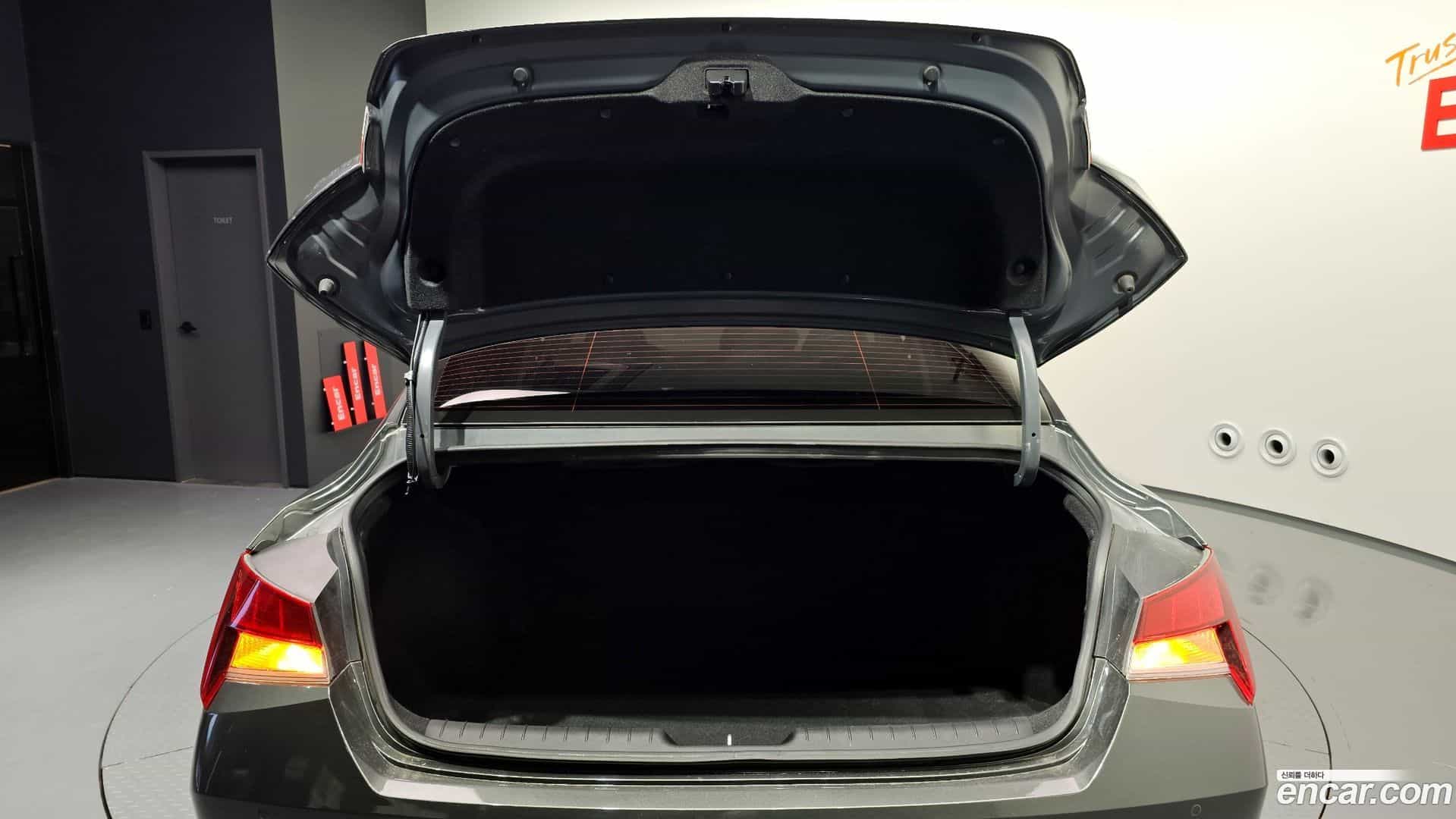AVANTE Hyundai 2022.0-OPTION-024