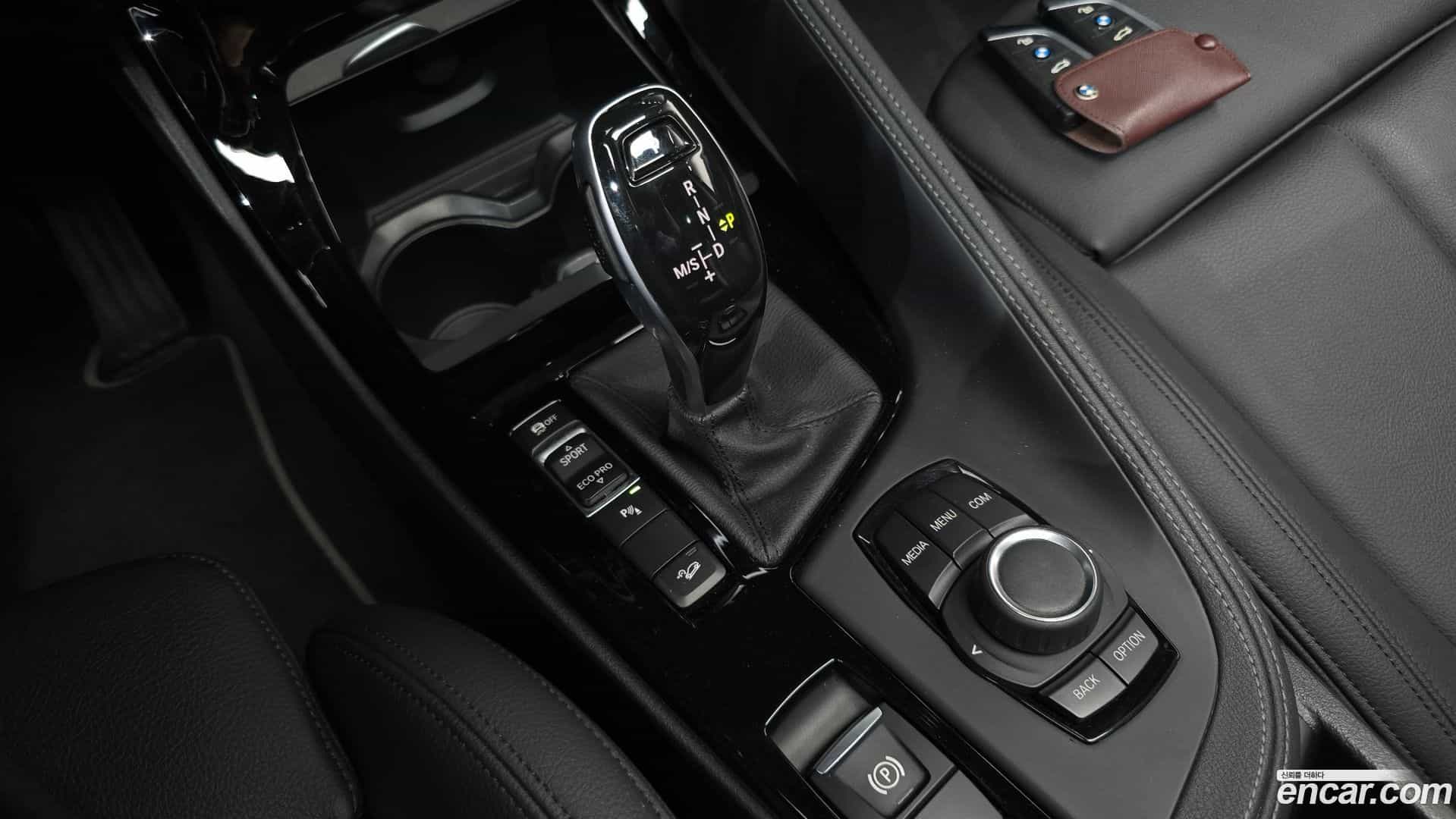 X2 (F39) BMW 2021.2-INNER-009