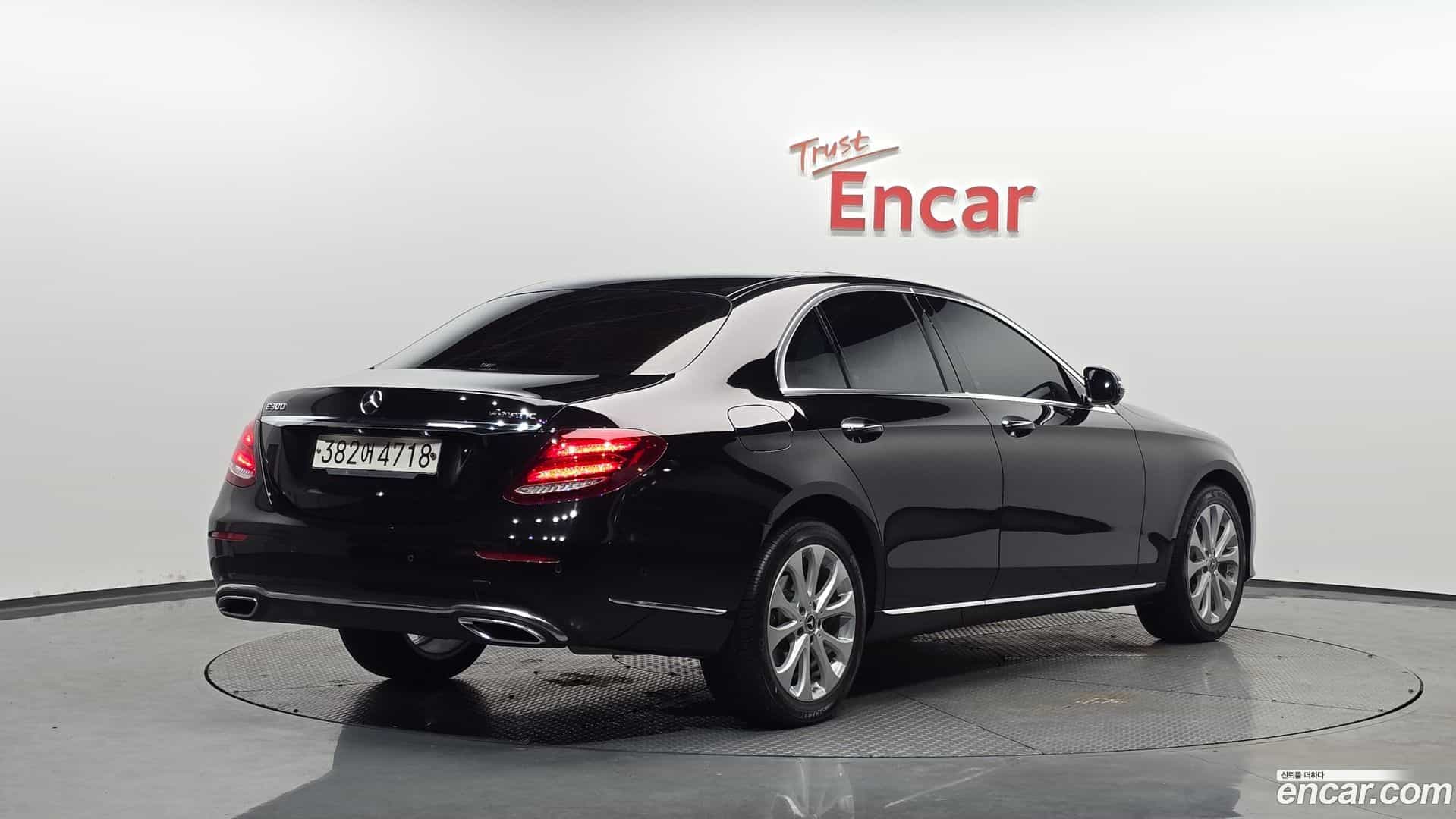 E-Class Mercedes-Benz 2020.8-OUTER-002