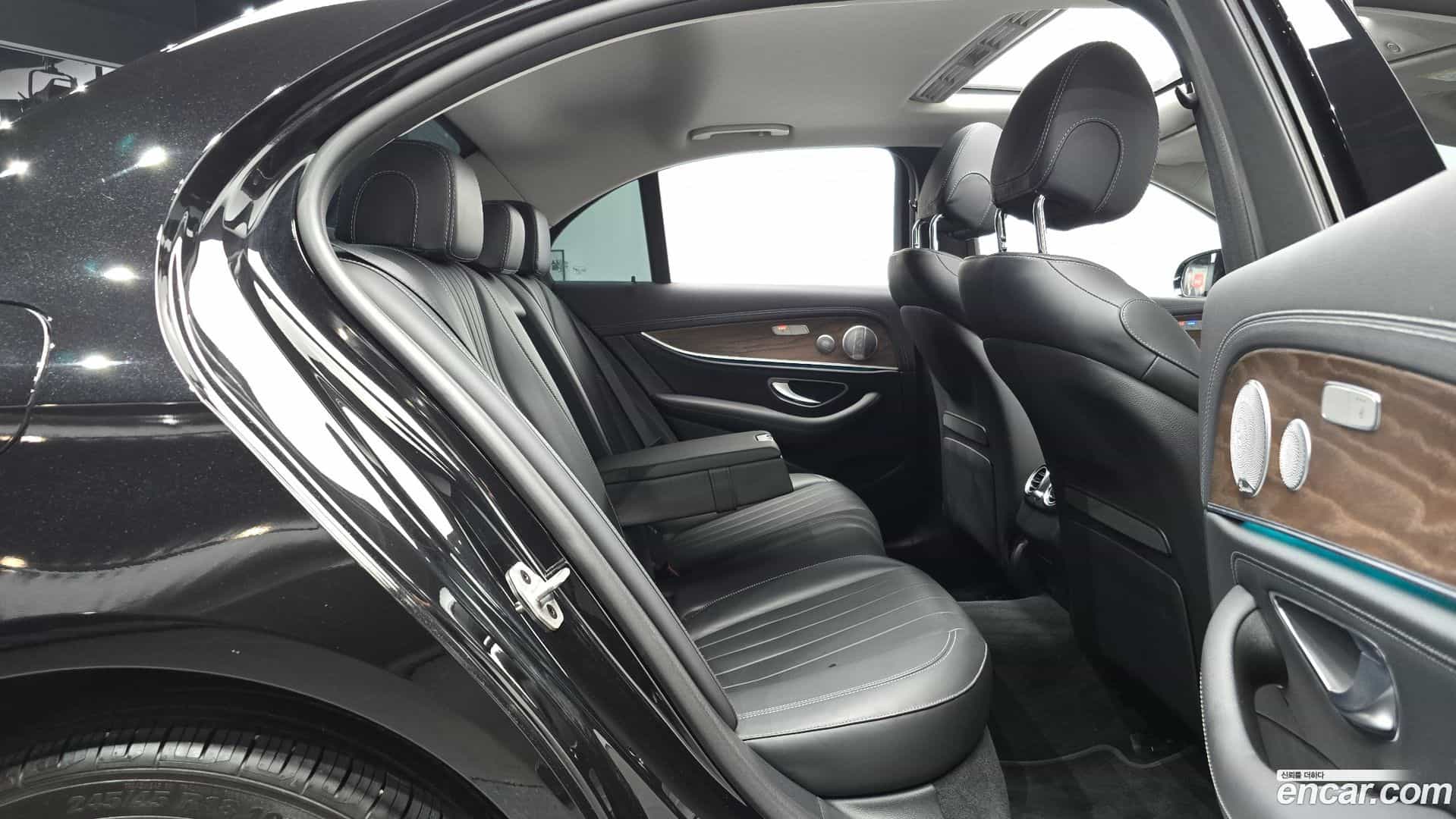 E-Class Mercedes-Benz 2020.8-OPTION-015