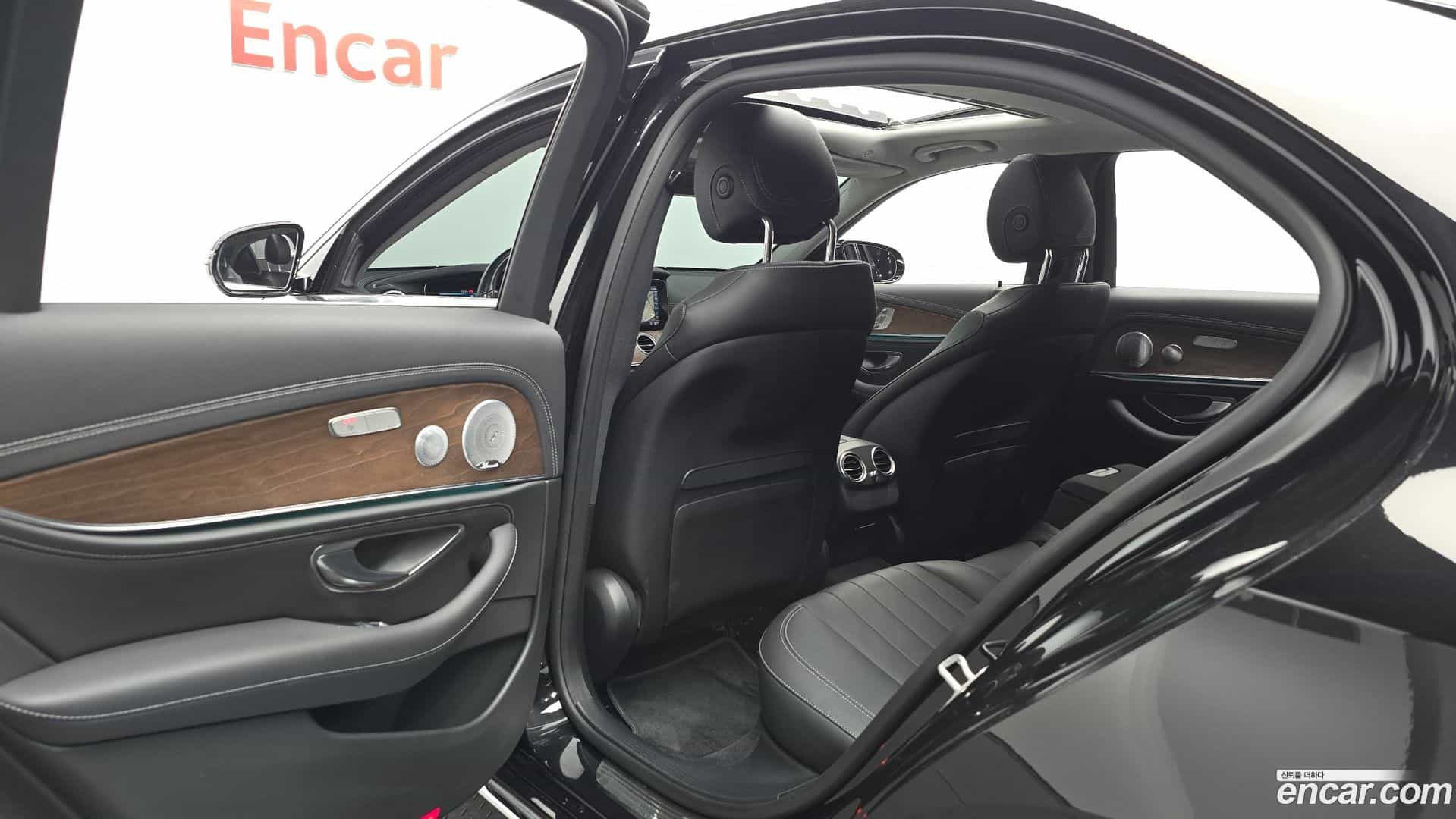 E-Class Mercedes-Benz 2020.8-OPTION-016