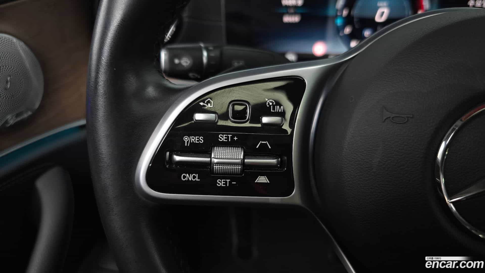 E-Class Mercedes-Benz 2020.8-OPTION-022