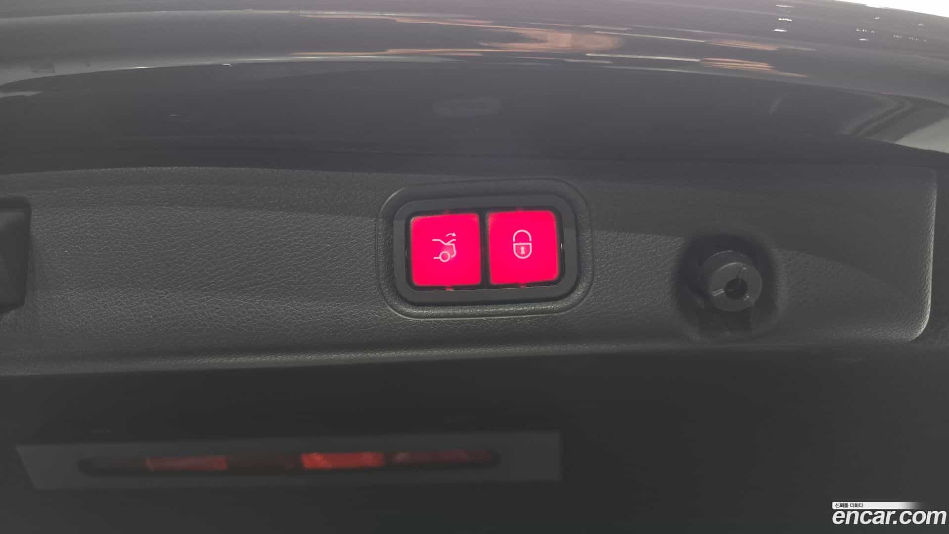 E-Class Mercedes-Benz 2020.8-OPTION-024
