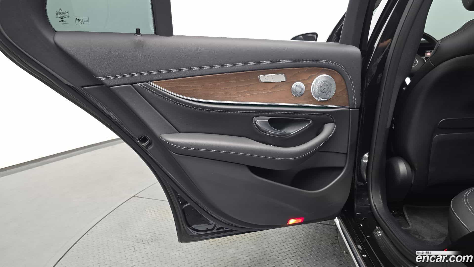 E-Class Mercedes-Benz 2020.8-INNER-035