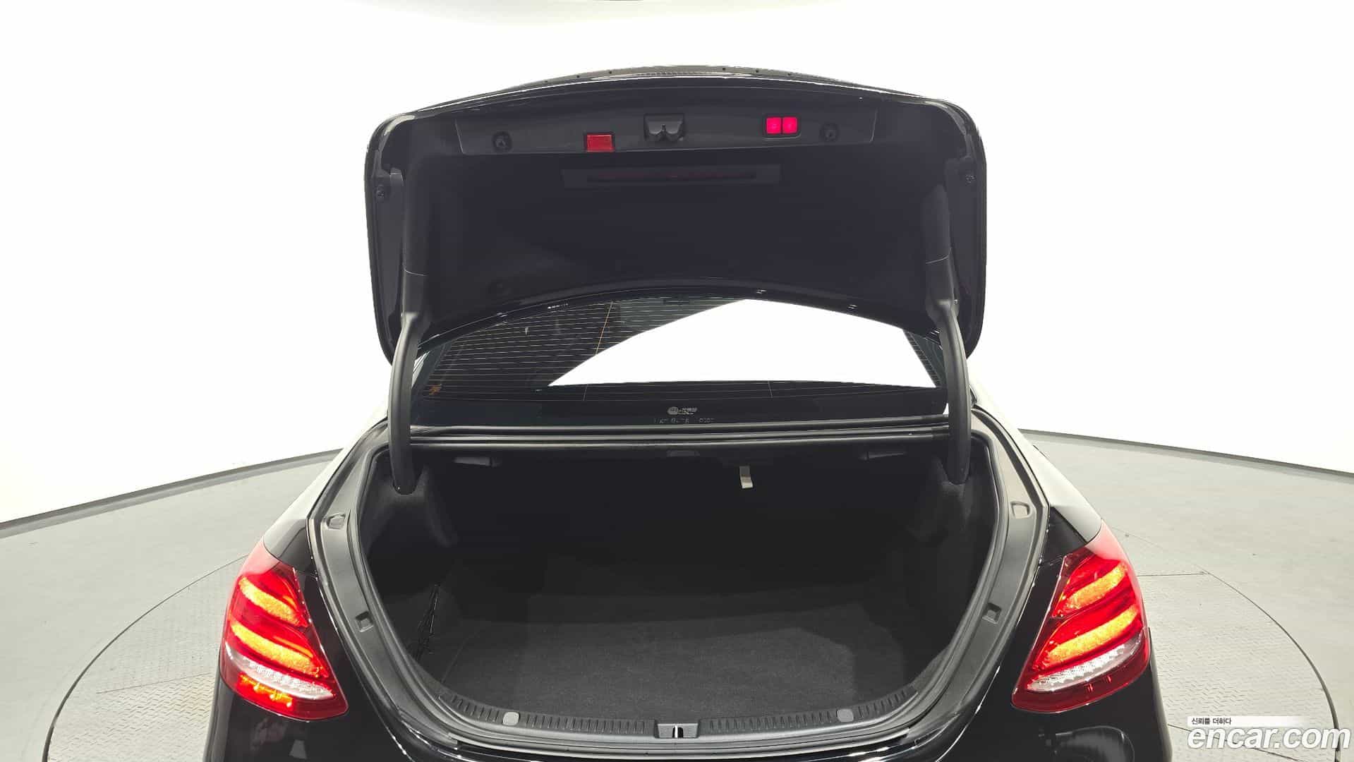 E-Class Mercedes-Benz 2020.8-OPTION-043