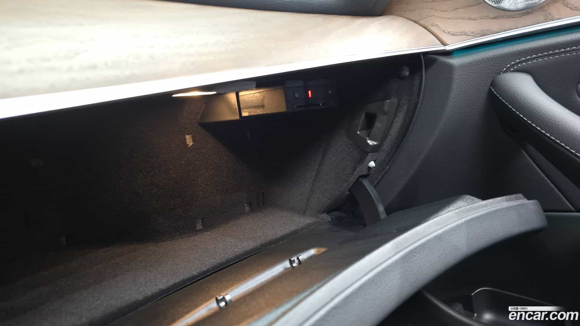 E-Class Mercedes-Benz 2020.8-OPTION-044