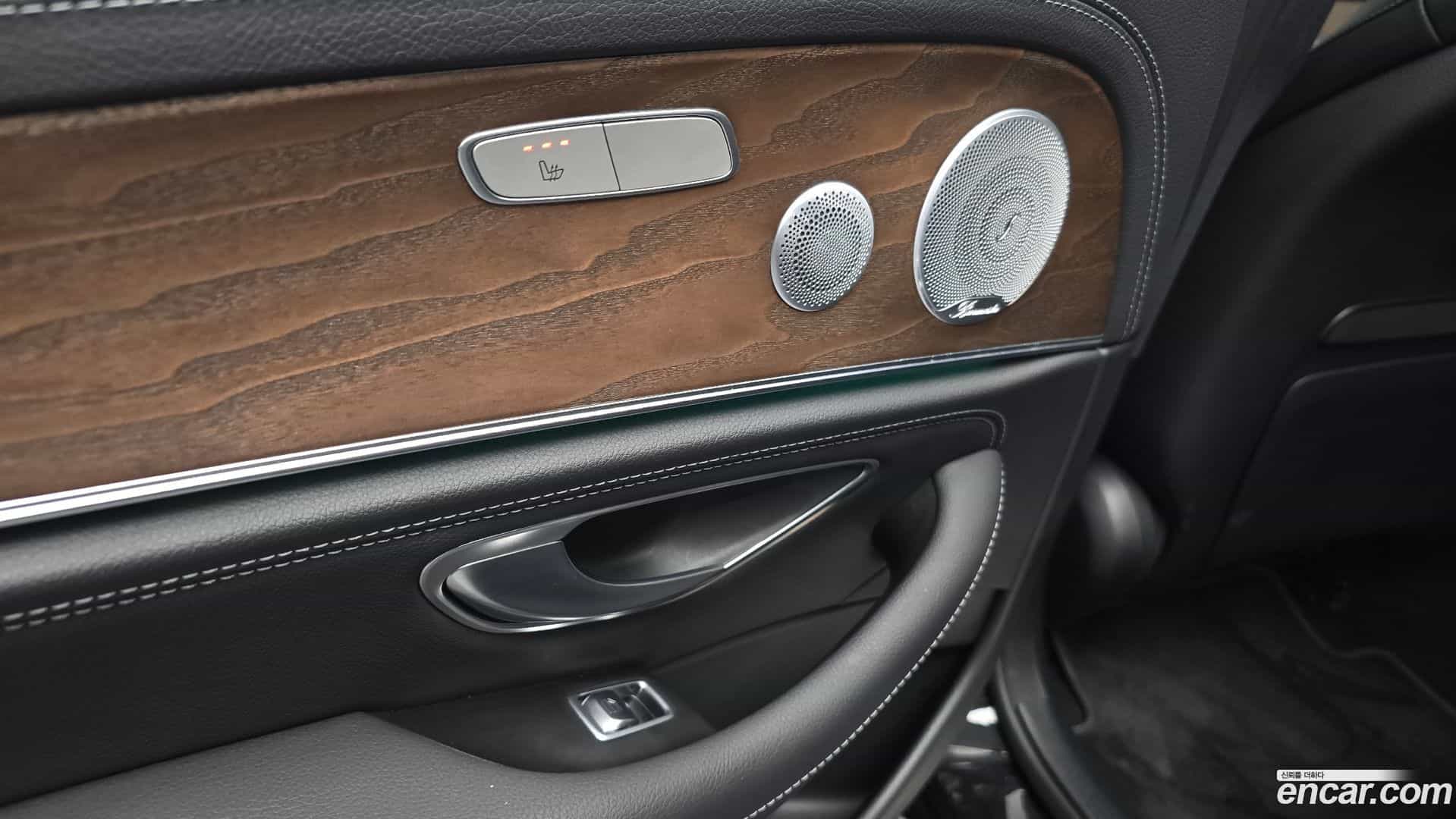 E-Class Mercedes-Benz 2020.8-OPTION-046
