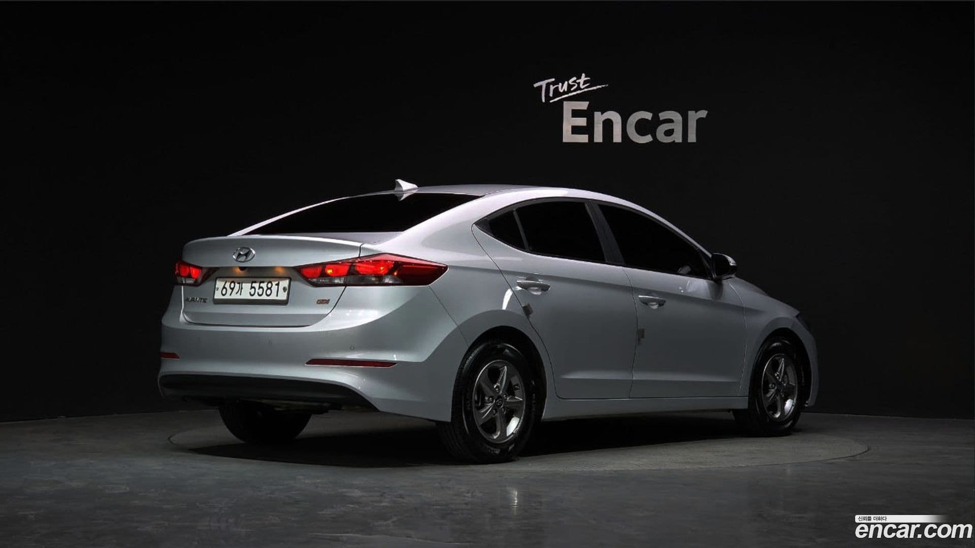 Main__Slider__Photo:AVANTE Hyundai 2017.1-1